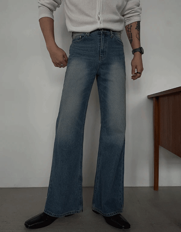 喇叭靴型貓刷修身牛仔褲