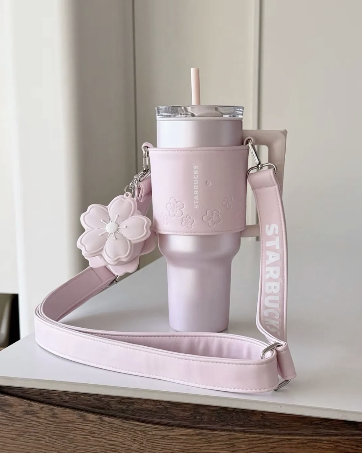 Starbucks 星巴克 暮櫻翩翩系列 珠光粉 櫻花粉 吸管杯 1180ml 大容量 雙飲口 附杯套