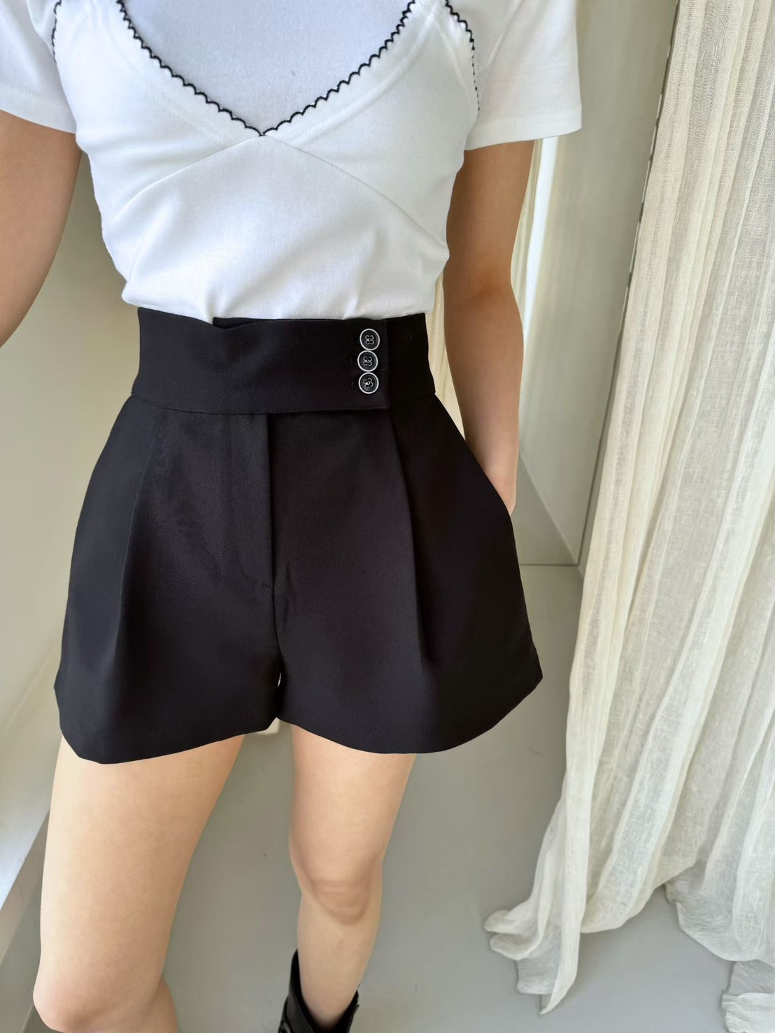 側三釦西裝短褲