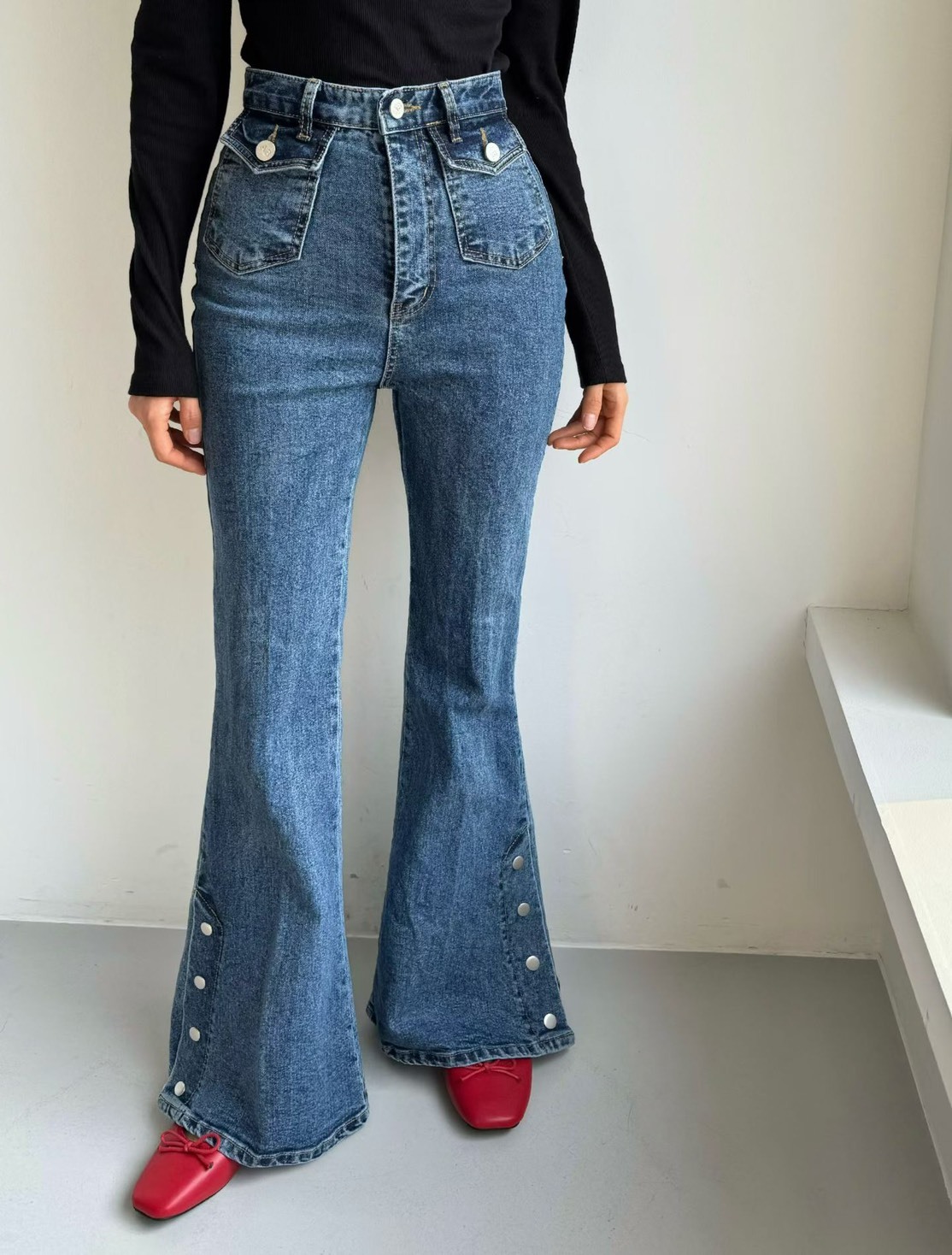 開釦喇叭牛仔長褲