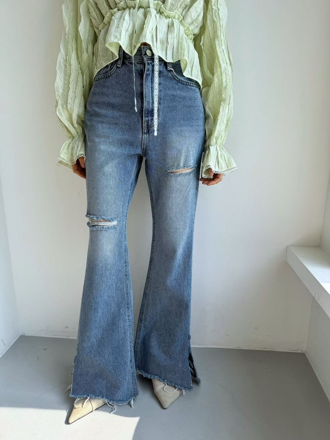 層次破洞牛仔喇叭長褲