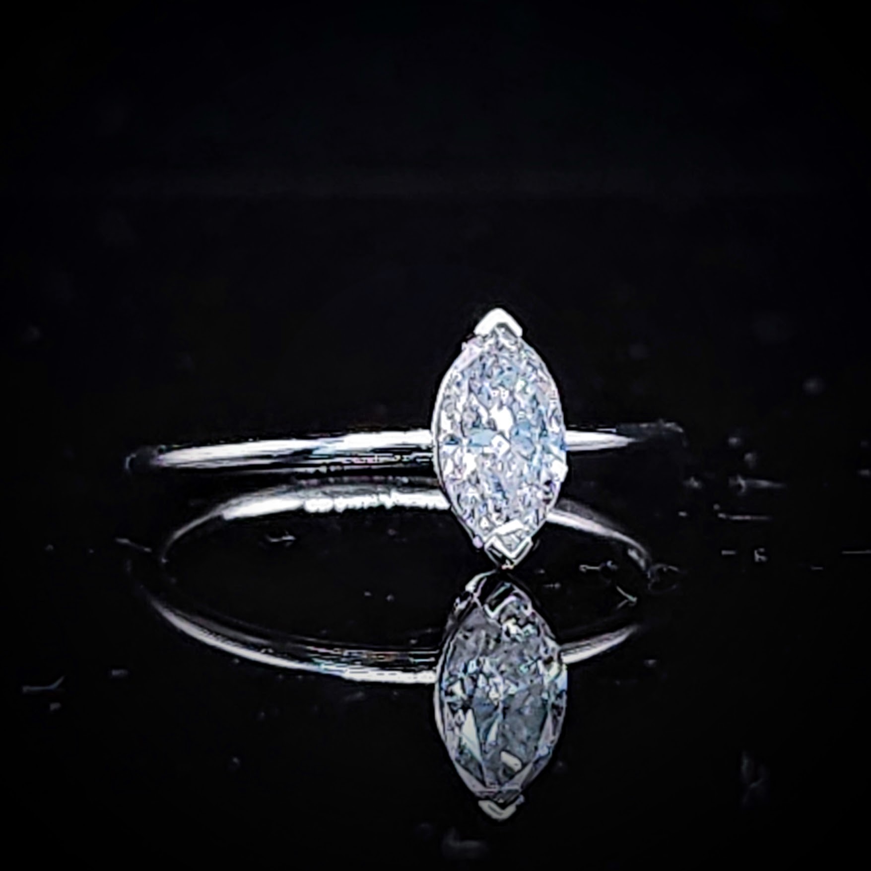 全新18K白金【主石56份欖尖形鑽石】戒指