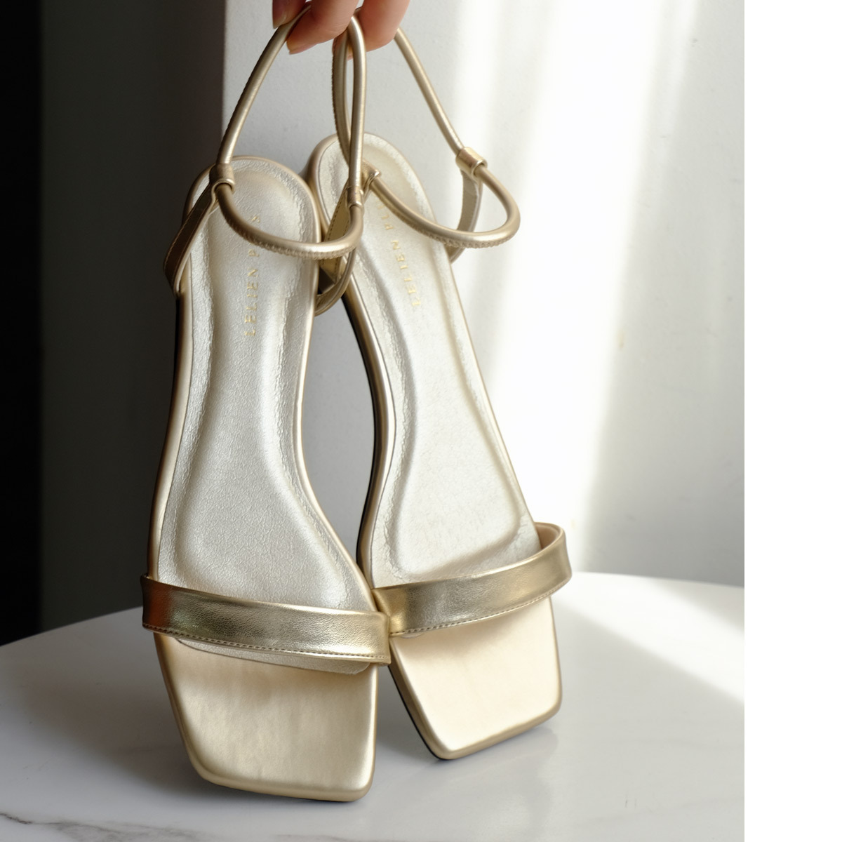 俏麗氣質單品 方頭細帶低跟涼鞋【SY107】