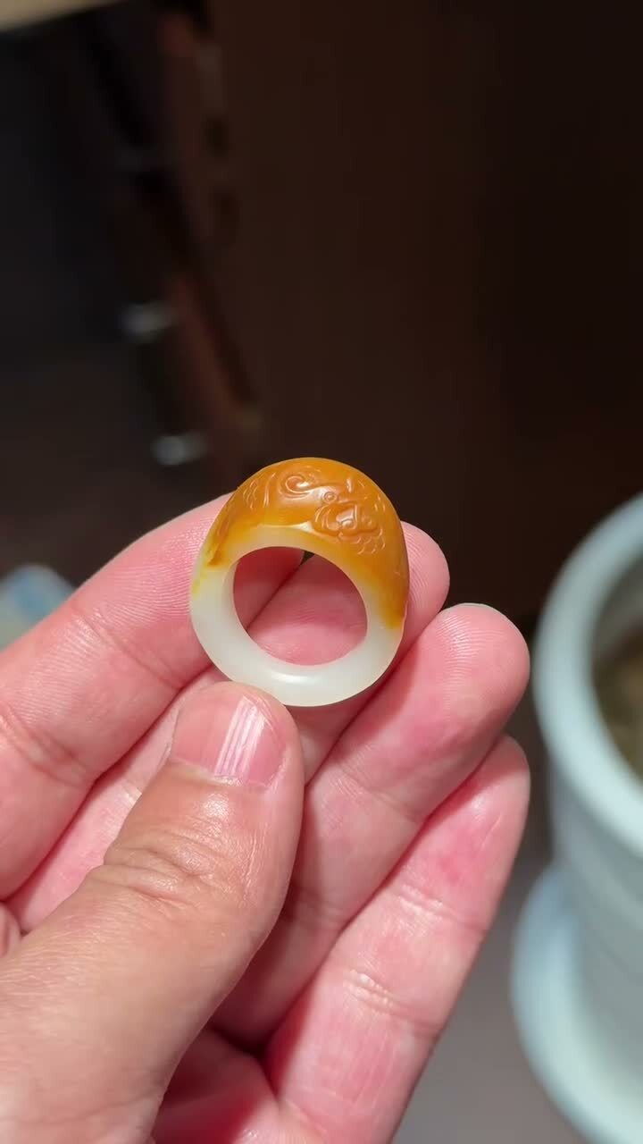 2978 和田玉紅皮白玉戒指 (內徑 16mm)