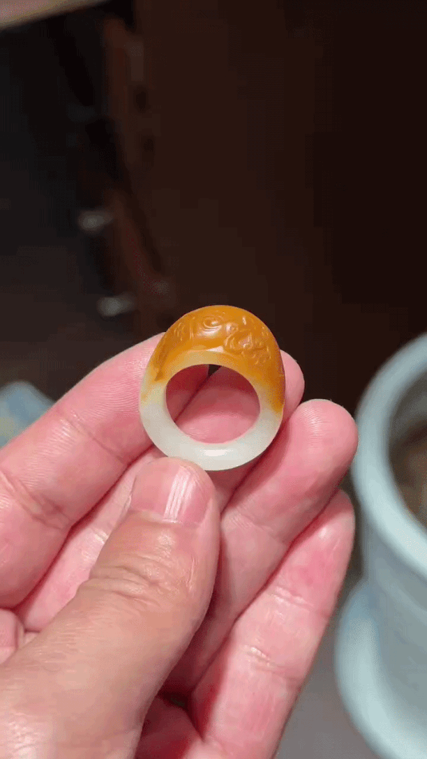 2978 和田玉紅皮白玉戒指 (內徑 16mm)