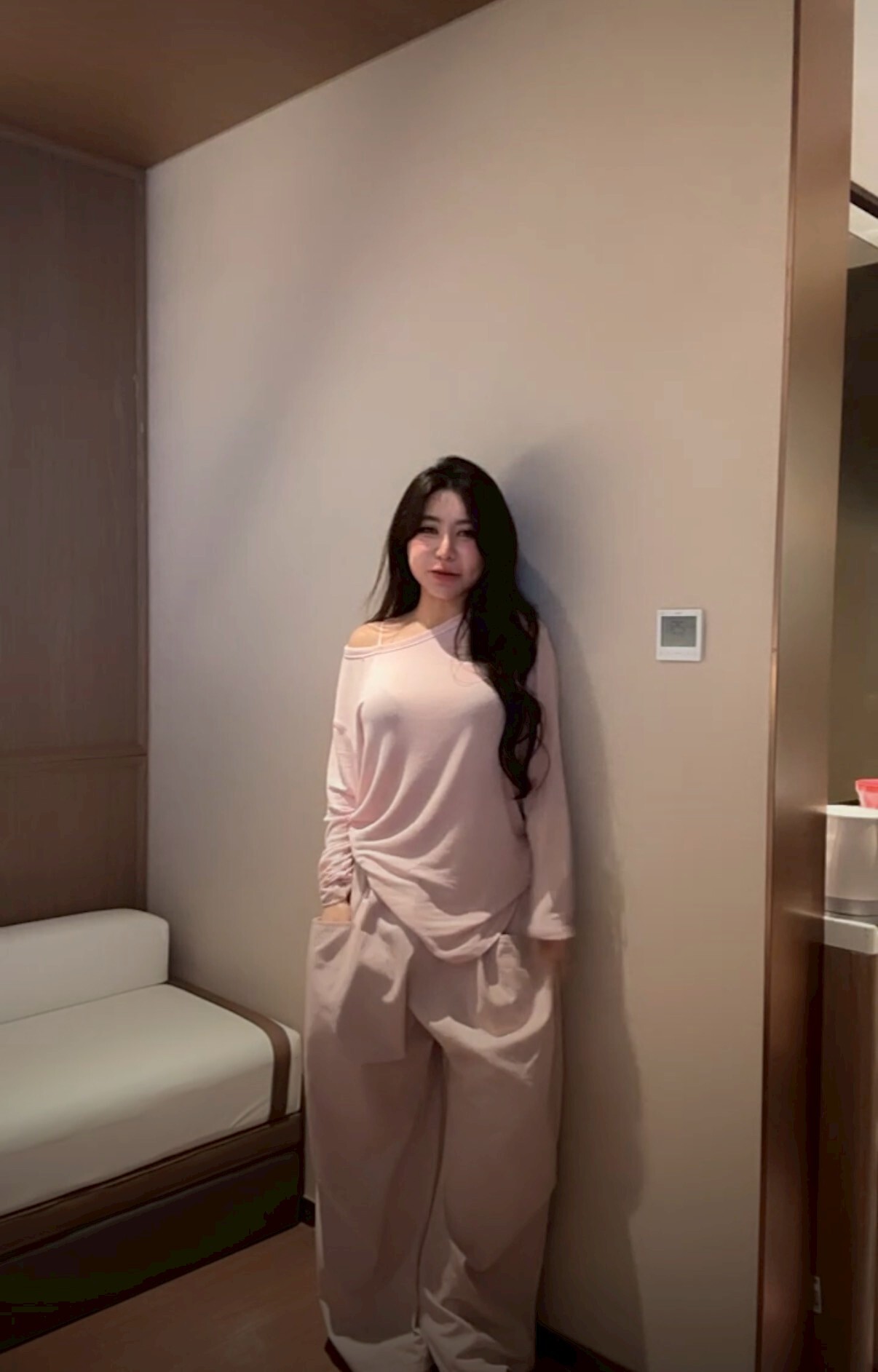 春季限定嫩粉色* 輕薄型打褶彎刀闊腿褲（實物巨Q!!）