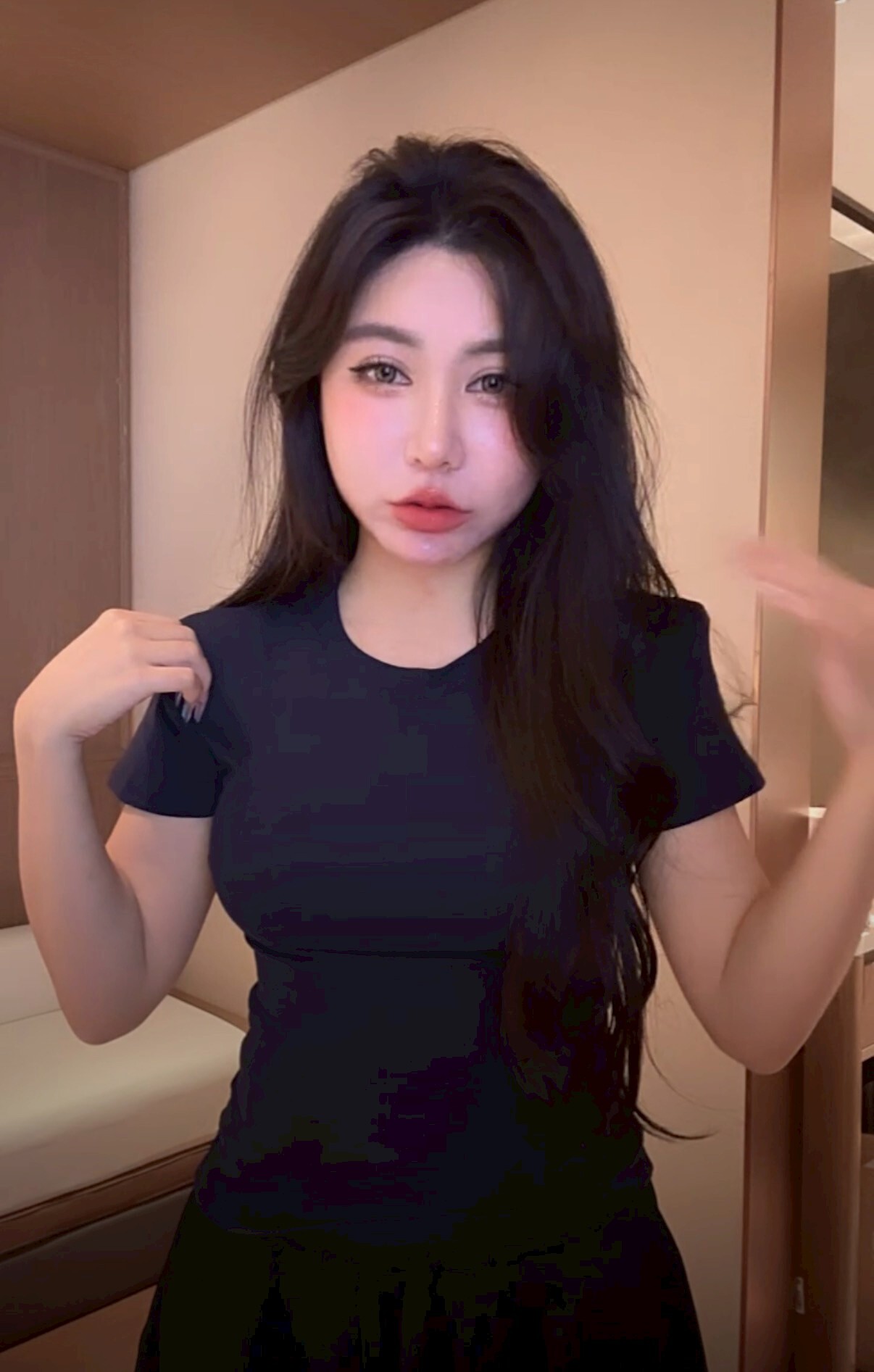 閉眼入超好穿* 韓模正肩掐腰T (立擁小蠻腰！