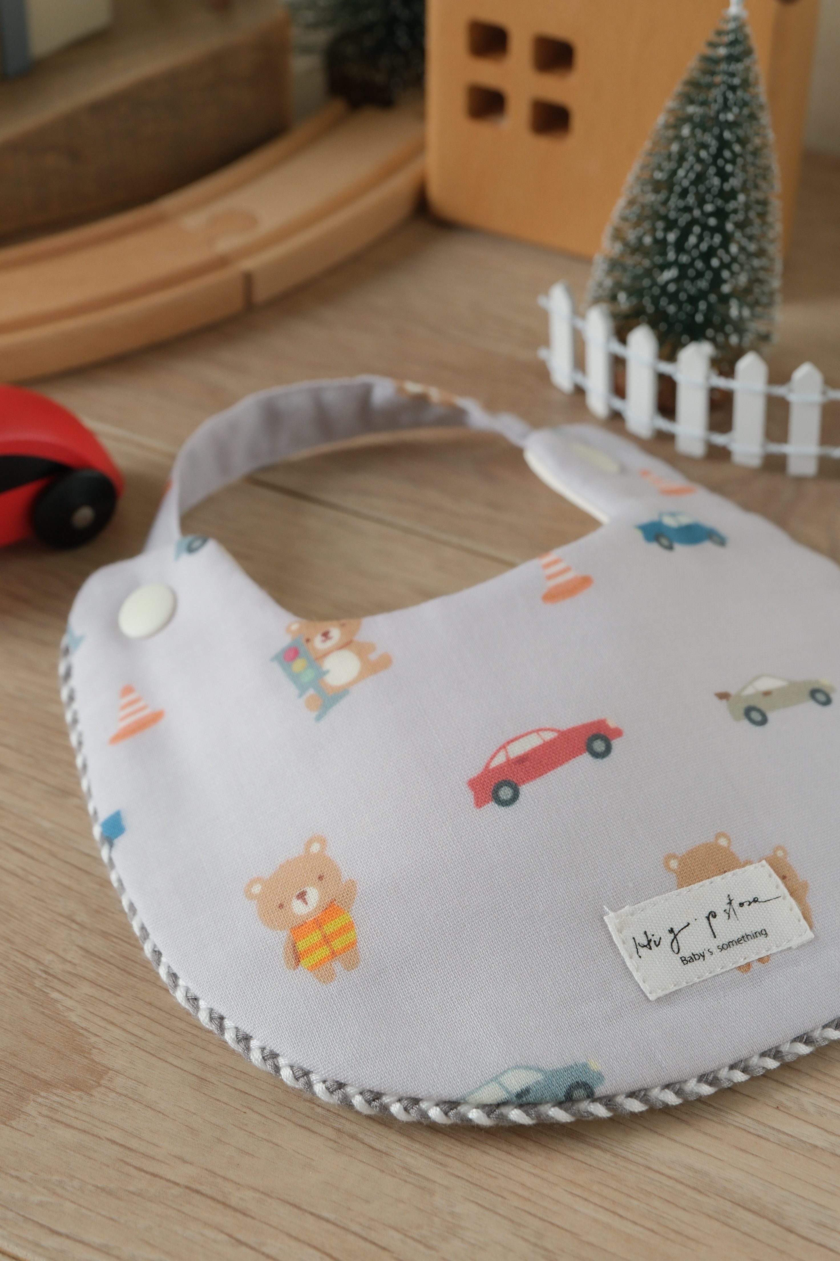 Hi Y.P store-手作圍兜-獨家設計款-汽車小熊