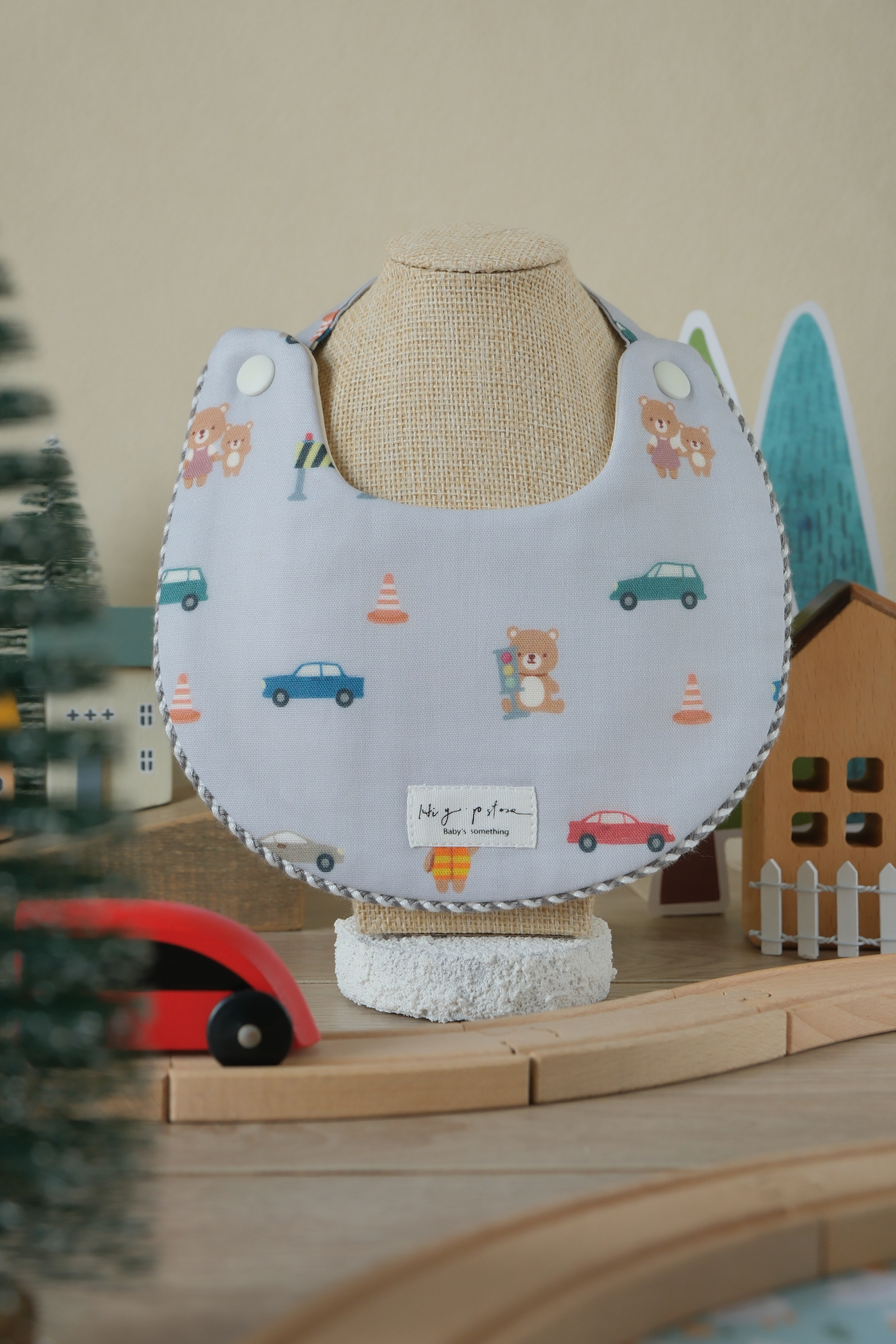 Hi Y.P store-手作圍兜-獨家設計款-汽車小熊