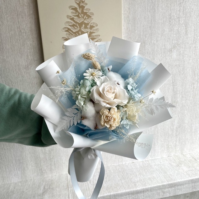 白色戀人White Love・永生玫瑰花束・現貨・附提袋・可宅配（外縣市限本島)