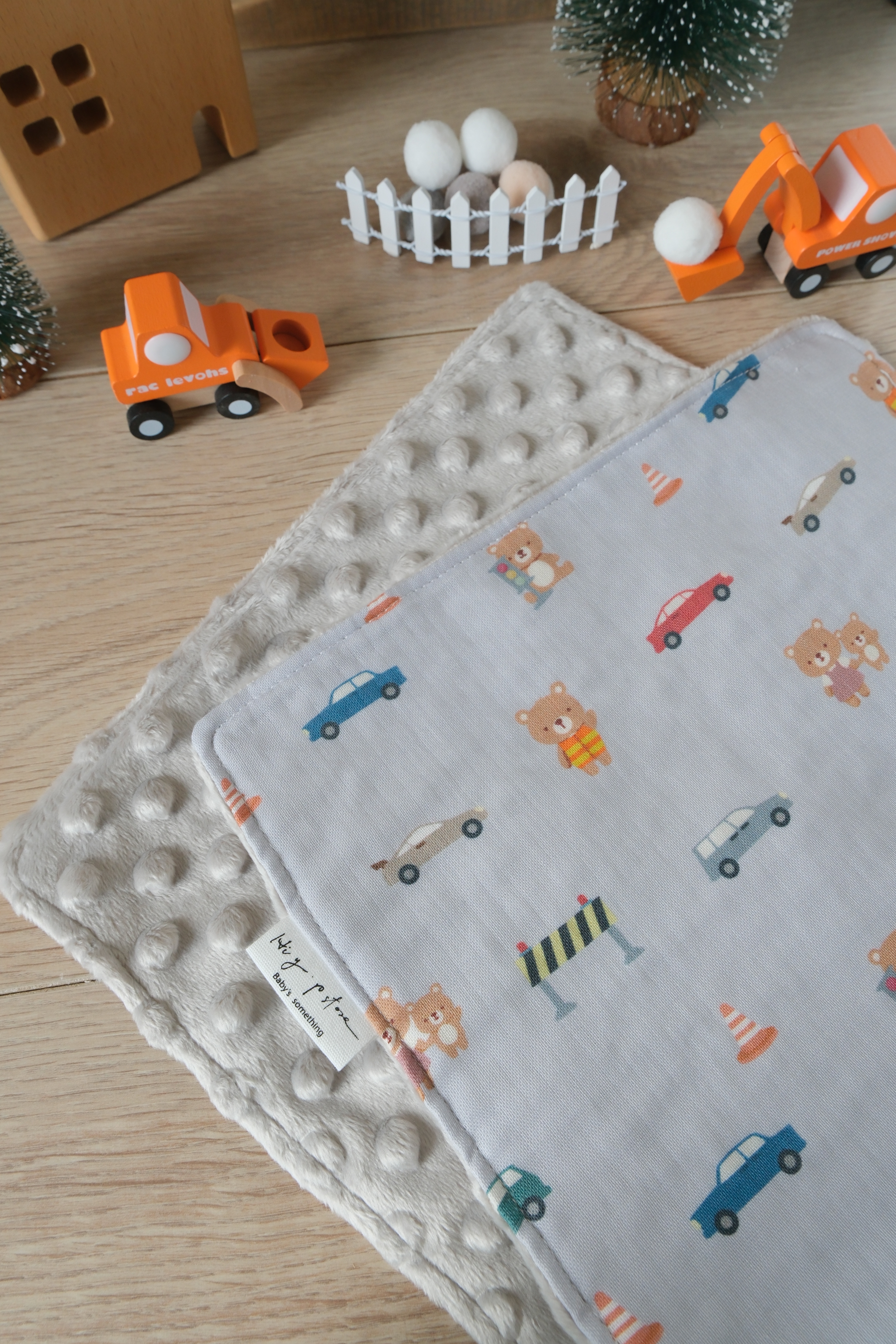 Hi Y.P store-枕巾-獨家設計款-汽車小熊