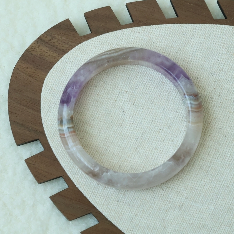 【天然石水晶手鐲】圈口尺寸58～59 極光紫水晶共生瑪瑙/冰潤小花金圈