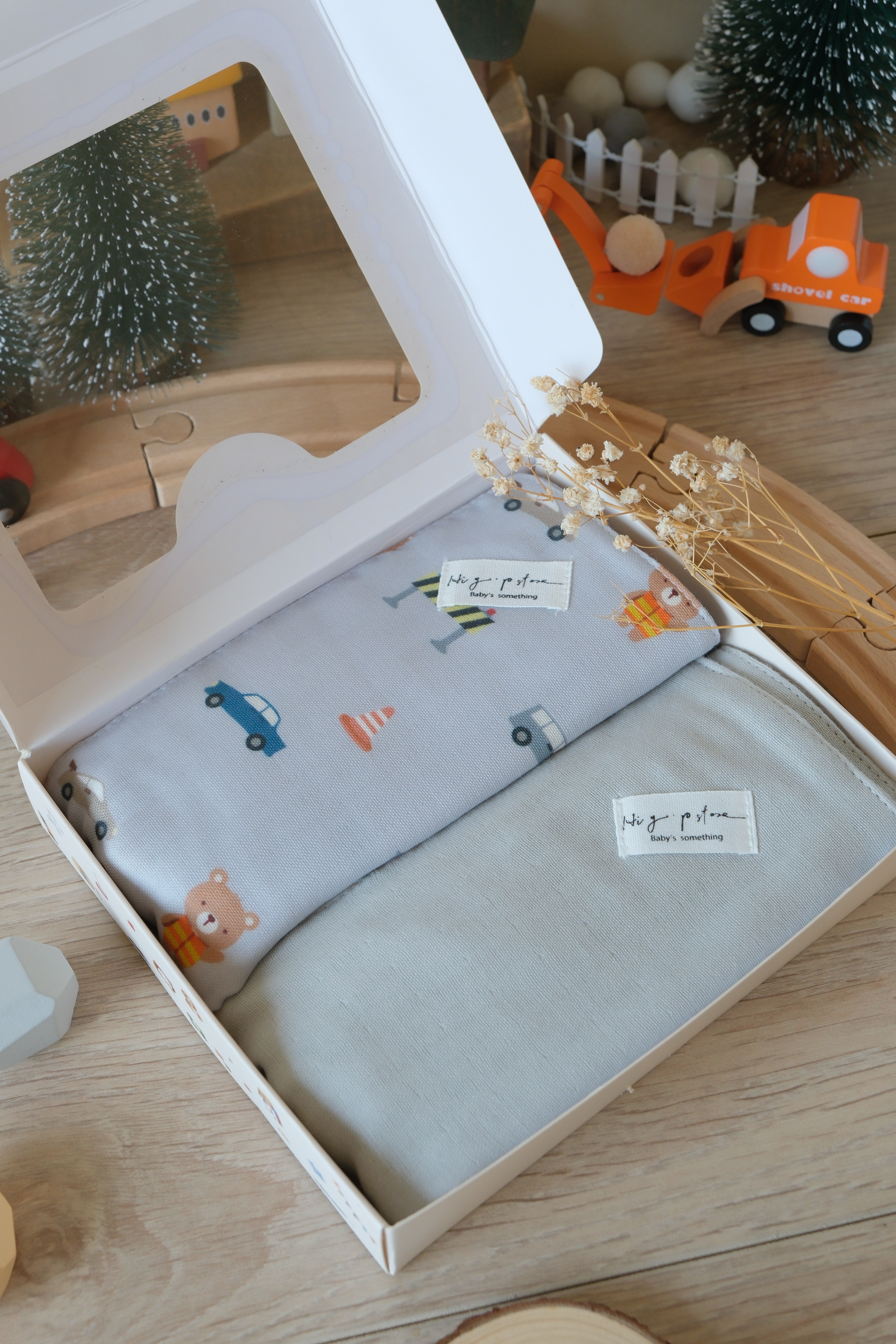 Hi Y.P store-拍嗝巾-獨家設計款-汽車小熊（2件組)