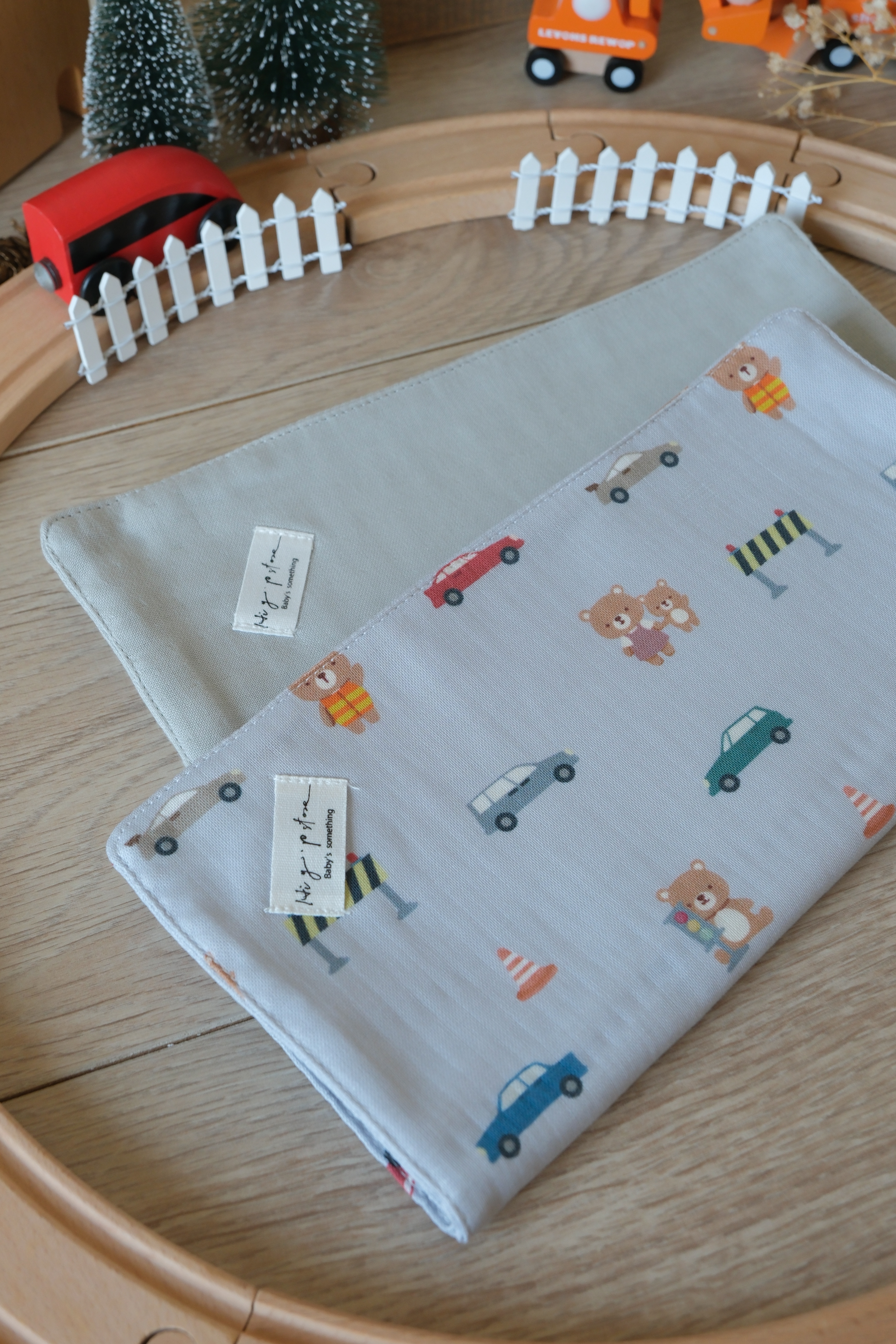 Hi Y.P store-拍嗝巾-獨家設計款-汽車小熊（2件組)