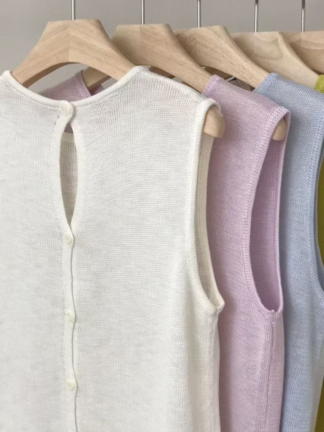 855 冰麻後背鈕扣寬肩背心