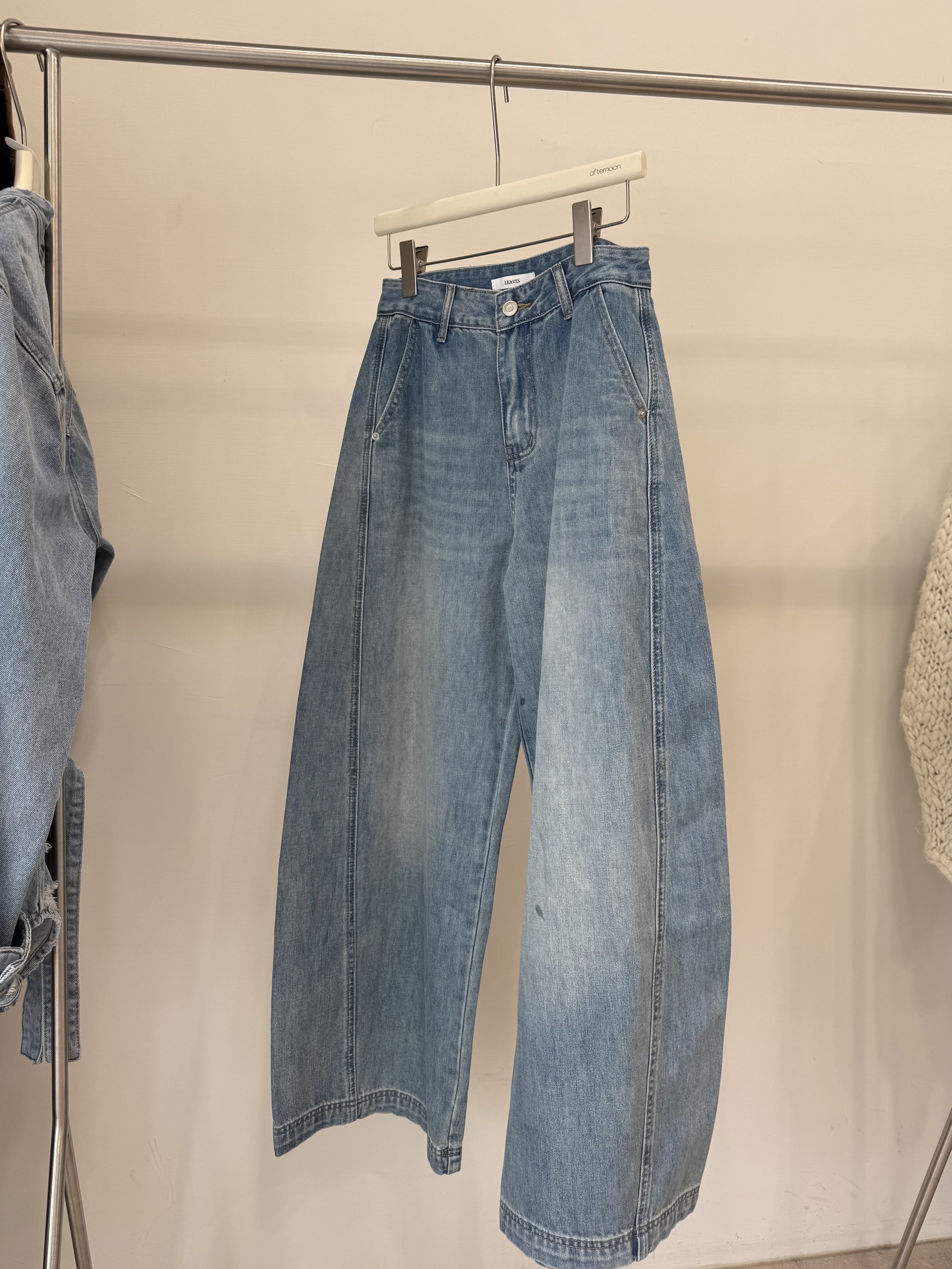 9006 水洗刷色彎刀牛仔褲