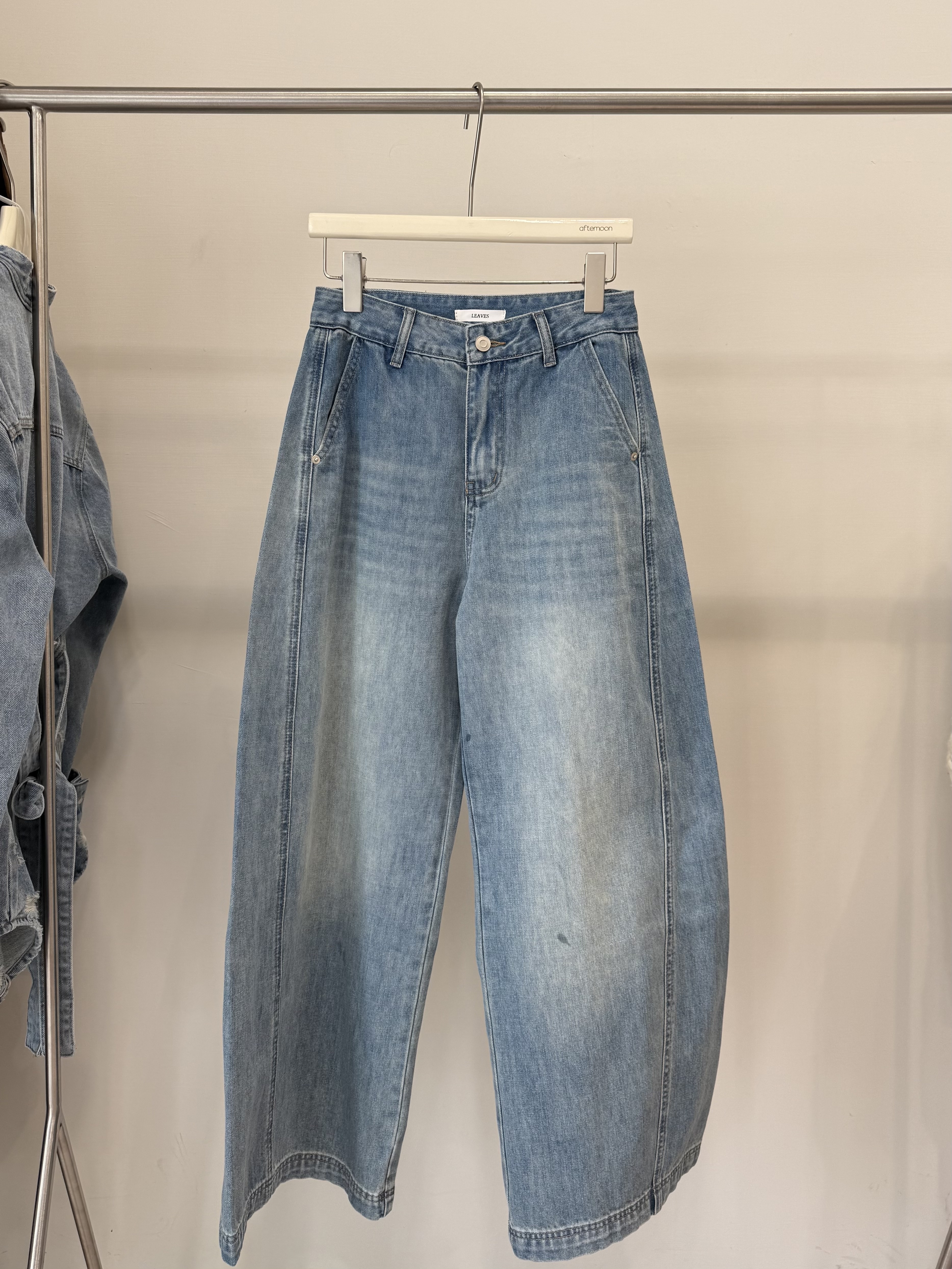 9006 水洗刷色彎刀牛仔褲