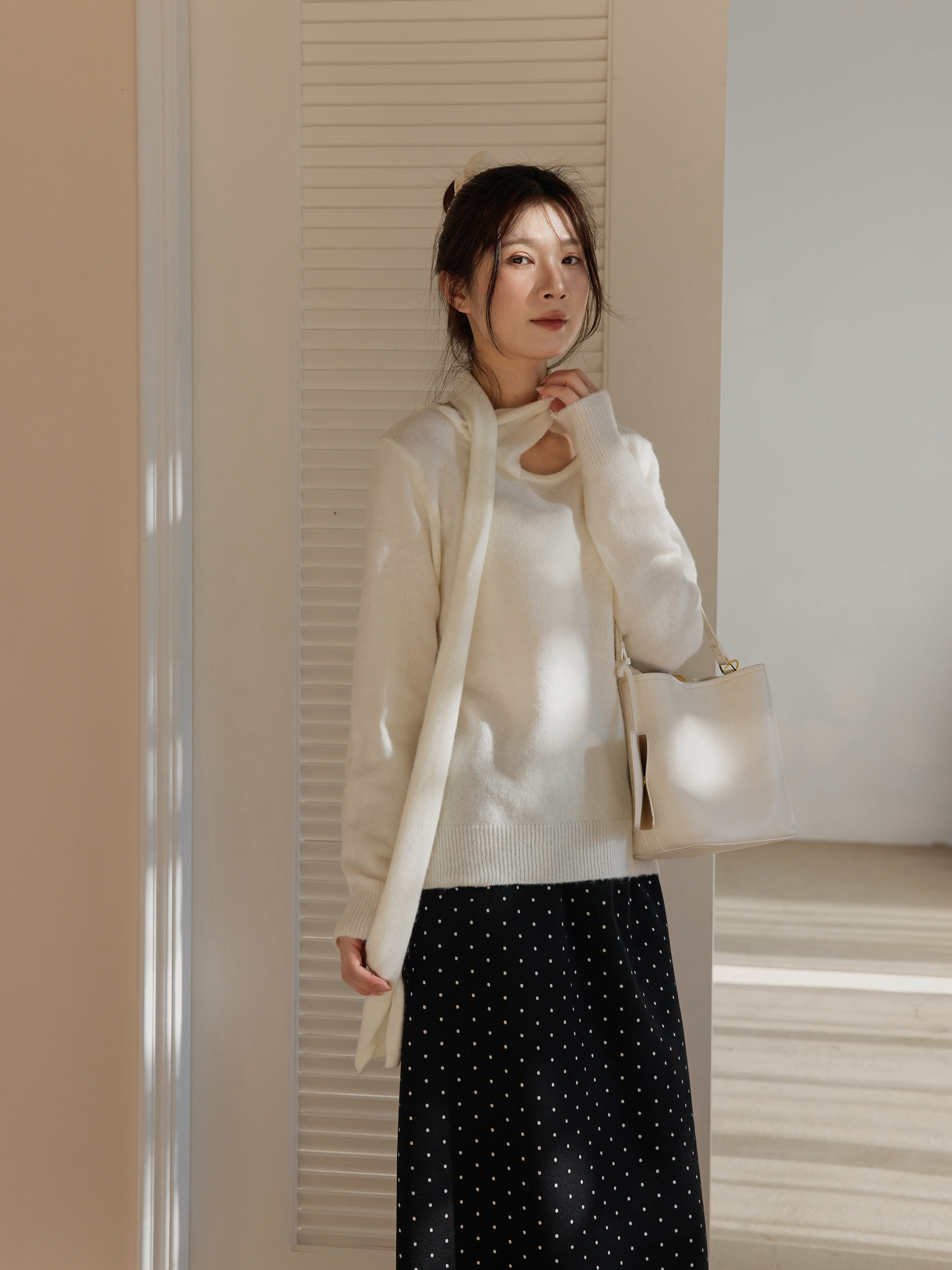 鏤空感繞脖針織上衣