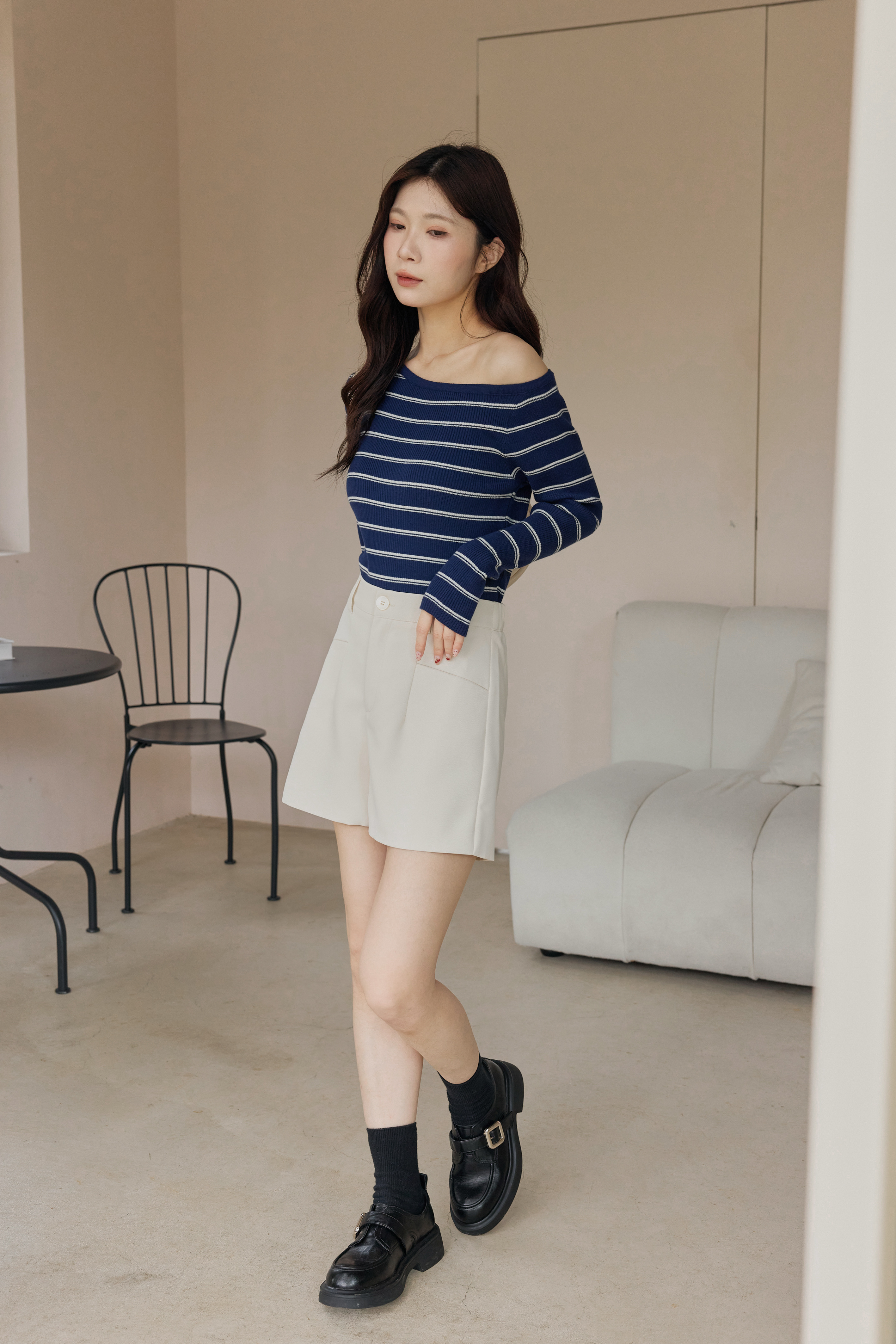 小性感斜領條紋針織