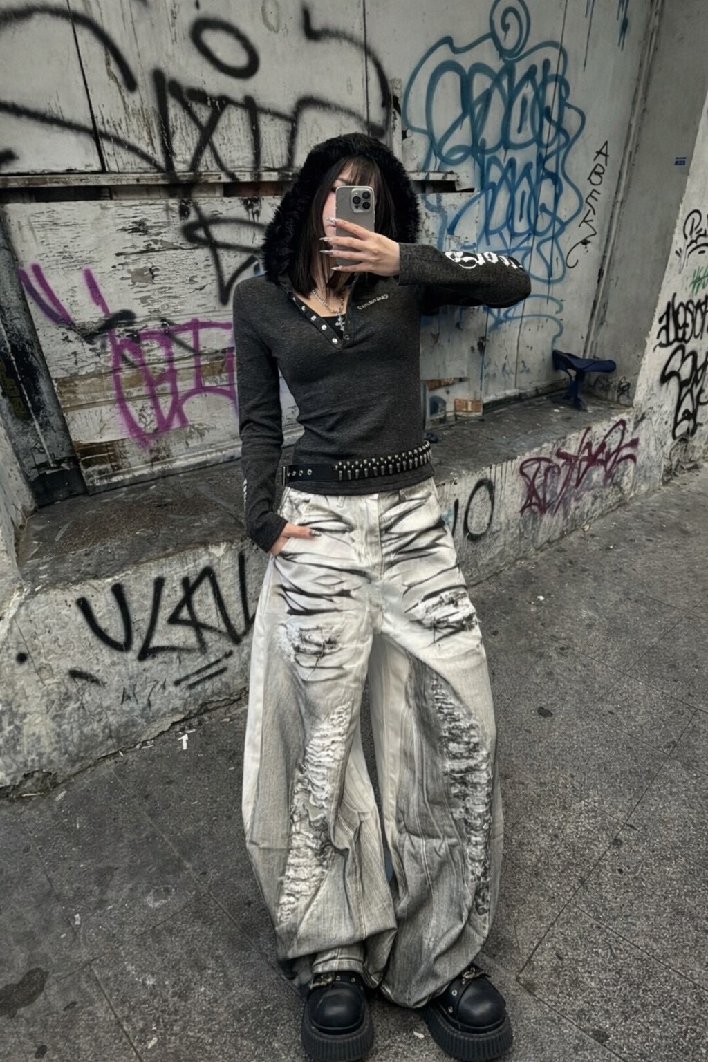 廢土刷髒彎刀褲