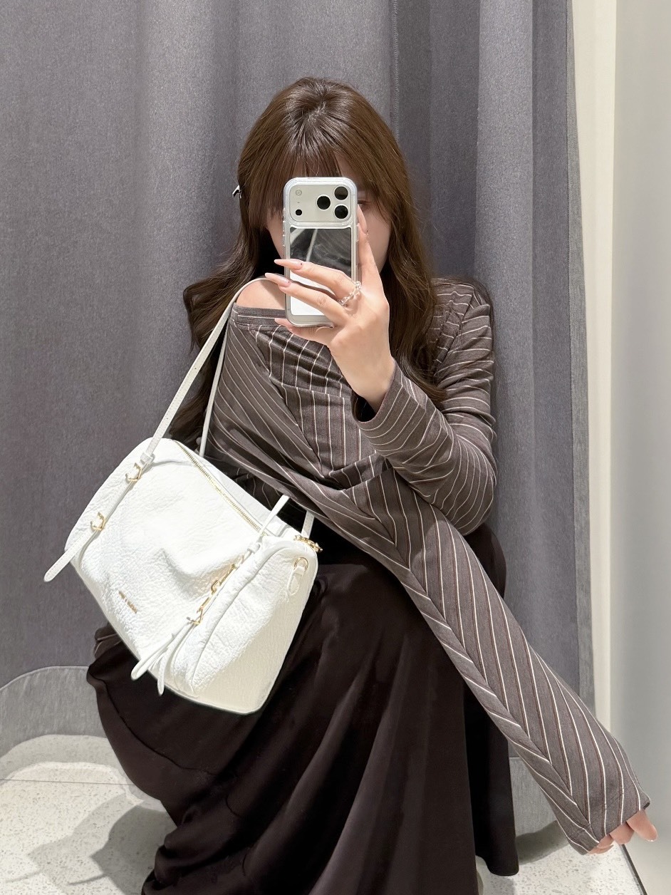 CHARLES & KEITH 小CK LEVY 尼龍 肩背包