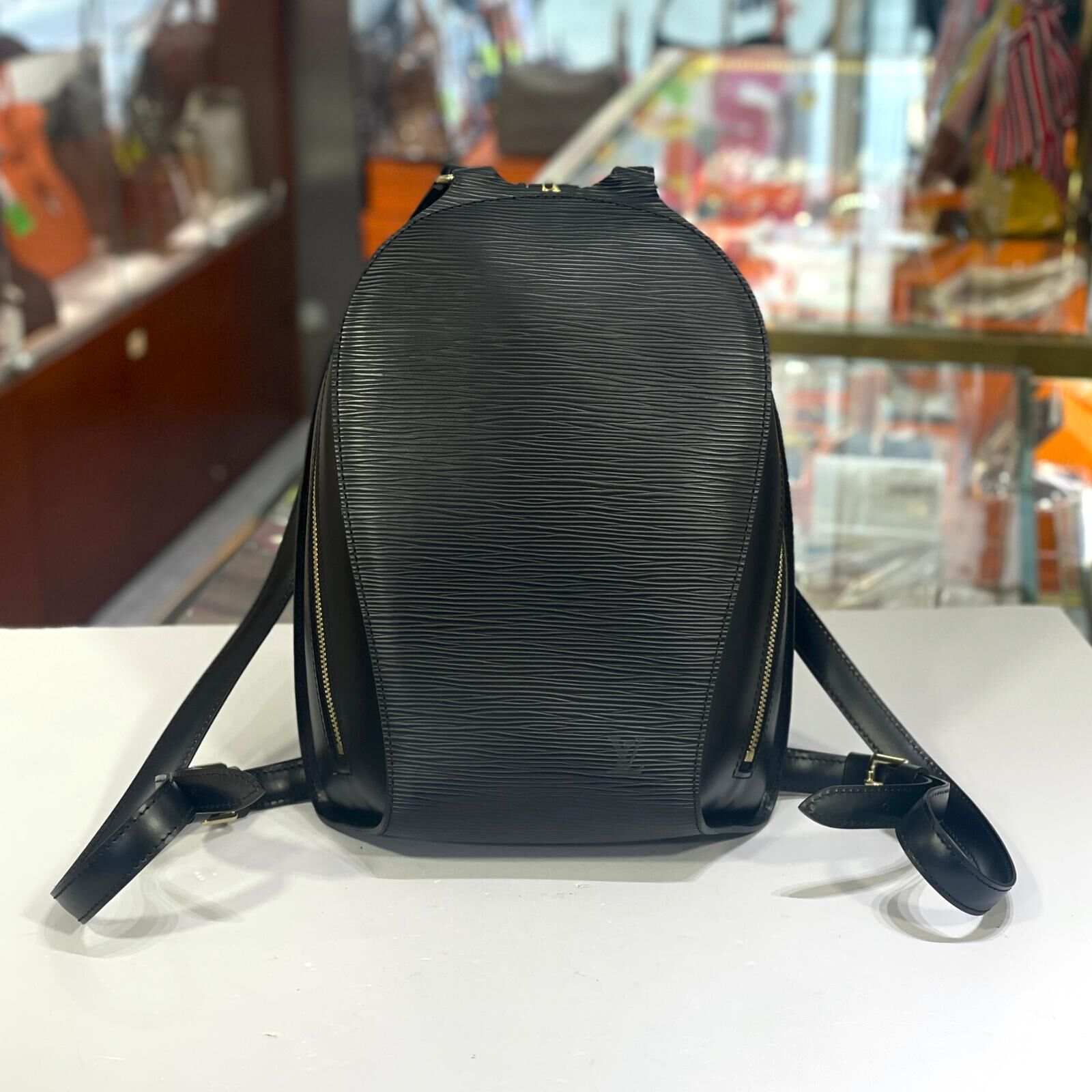 收藏級未使用品!!! LV背包樹紋皮 M52232 黑色EPI MABILLON SMALL BACKPACK #BRAND NEW #香榭站正品