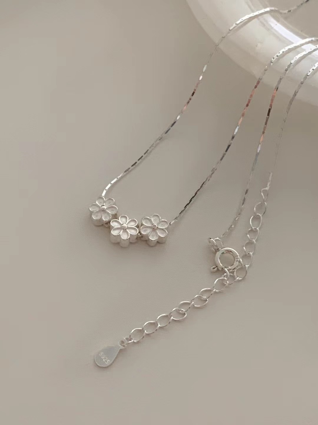 925 silver 3D daisy necklace