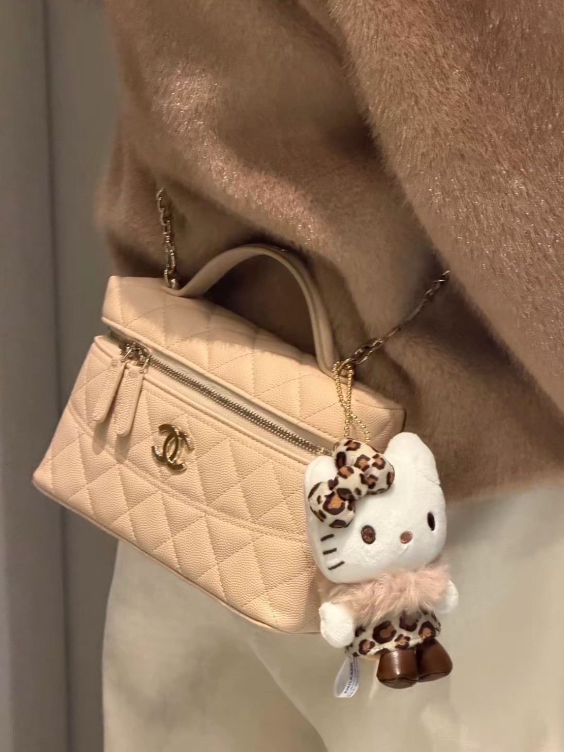 50週年限定🎀HELLO KITTY x SANRIO 豹紋 皮革 貴婦 毛絨 吊飾