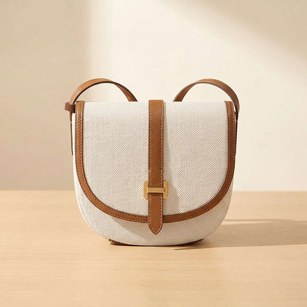 Emery 金釦斜背馬鞍包-白色 SHB3275101