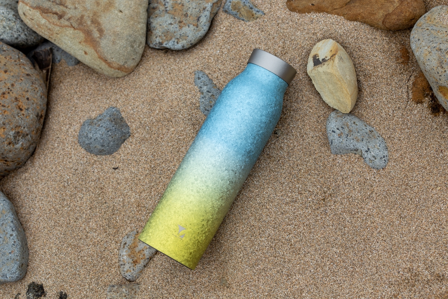 鈦輕瓶900｜晶鈦暈彩系列｜月牙天青