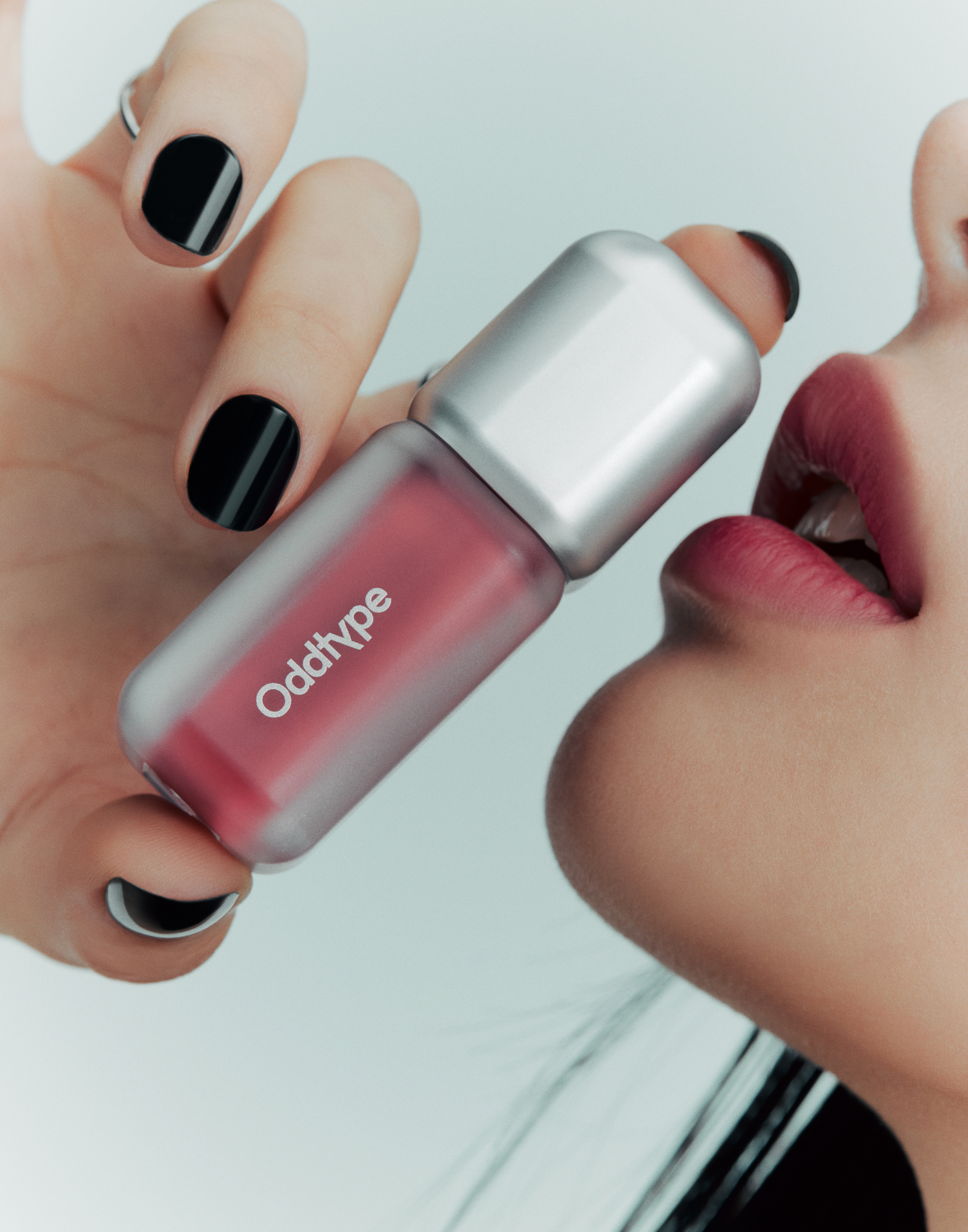 oddtype 絲絨霧面唇釉| 絲柔滑順 X 持久持色 X 不顯唇紋