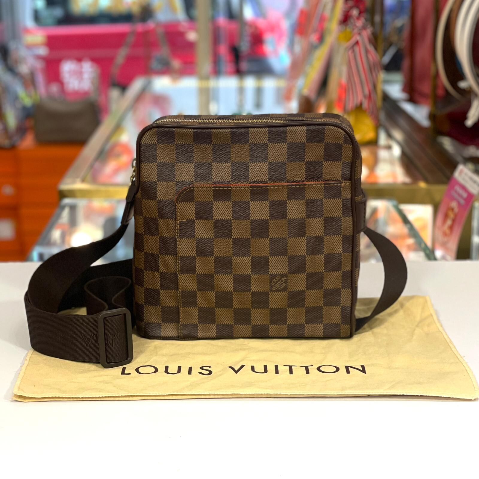 未使用品！全新LV郵差包 N41442 OLAV PM 啡色棋盤格帆布 #香榭站正品