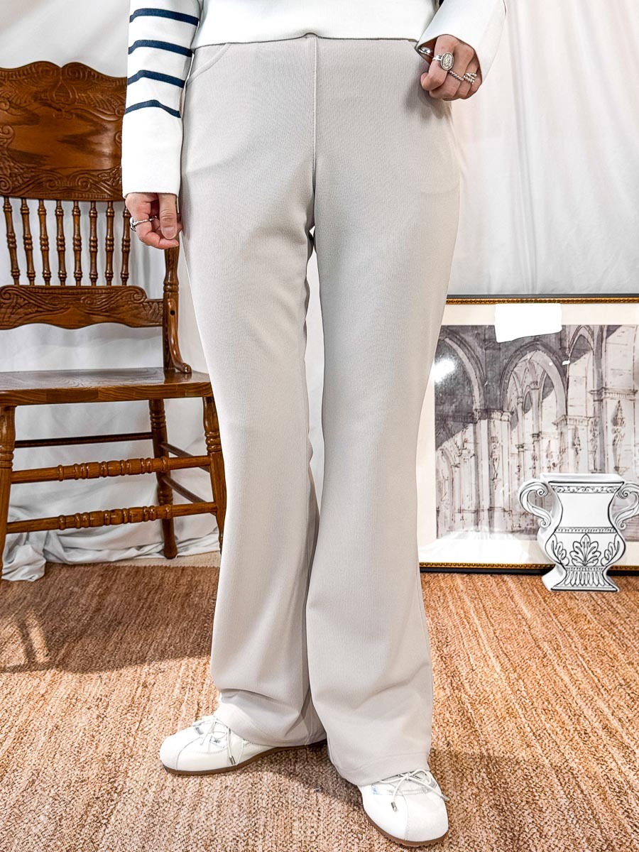 橡根腰．暗直紋 滑滑扯布料 微喇叭褲 (有袋)