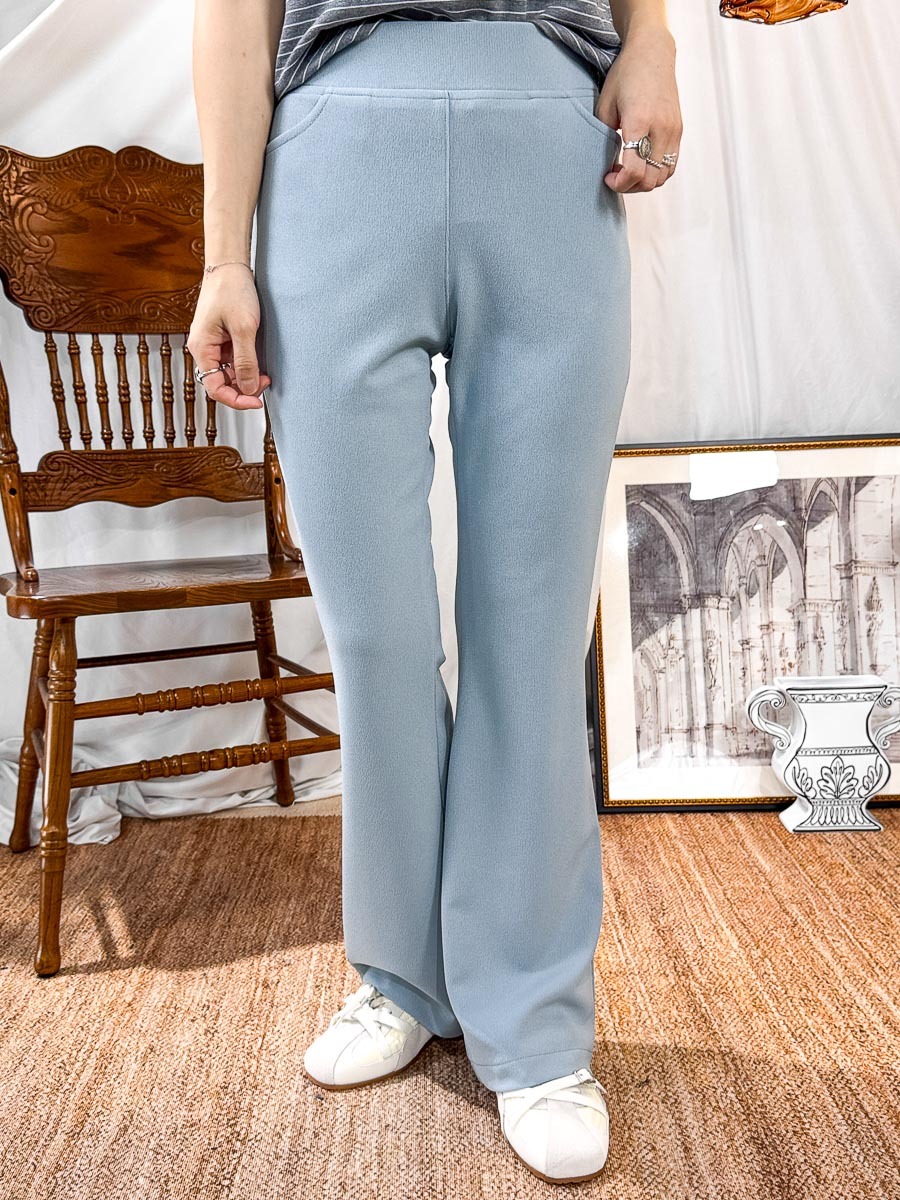 橡根腰．暗直紋 滑滑扯布料 微喇叭褲 (有袋)