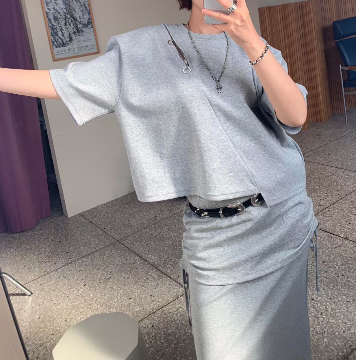 肩拉鍊造型短版T