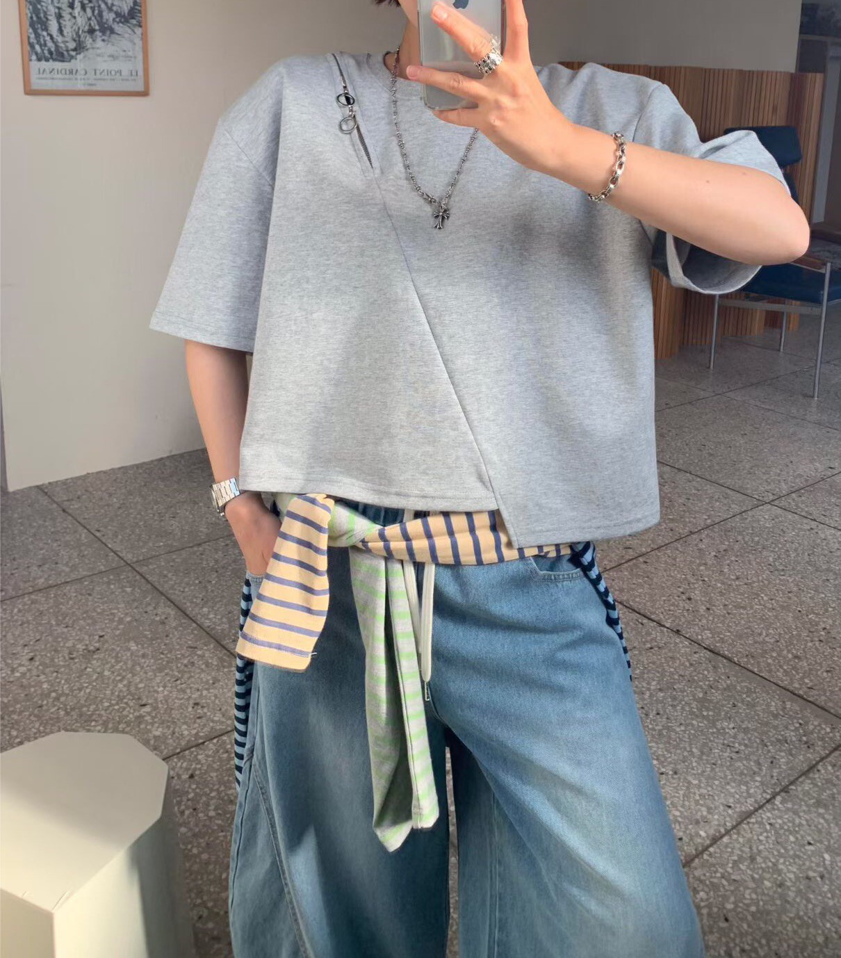 肩拉鍊造型短版T