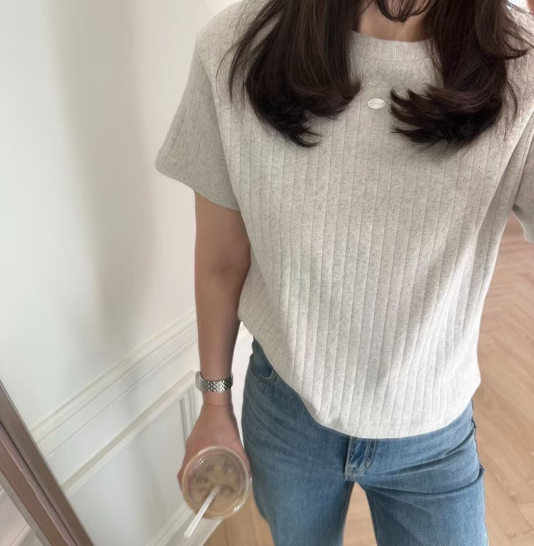 橢圓牌墜飾螺紋短袖圓領上衣 / 4色