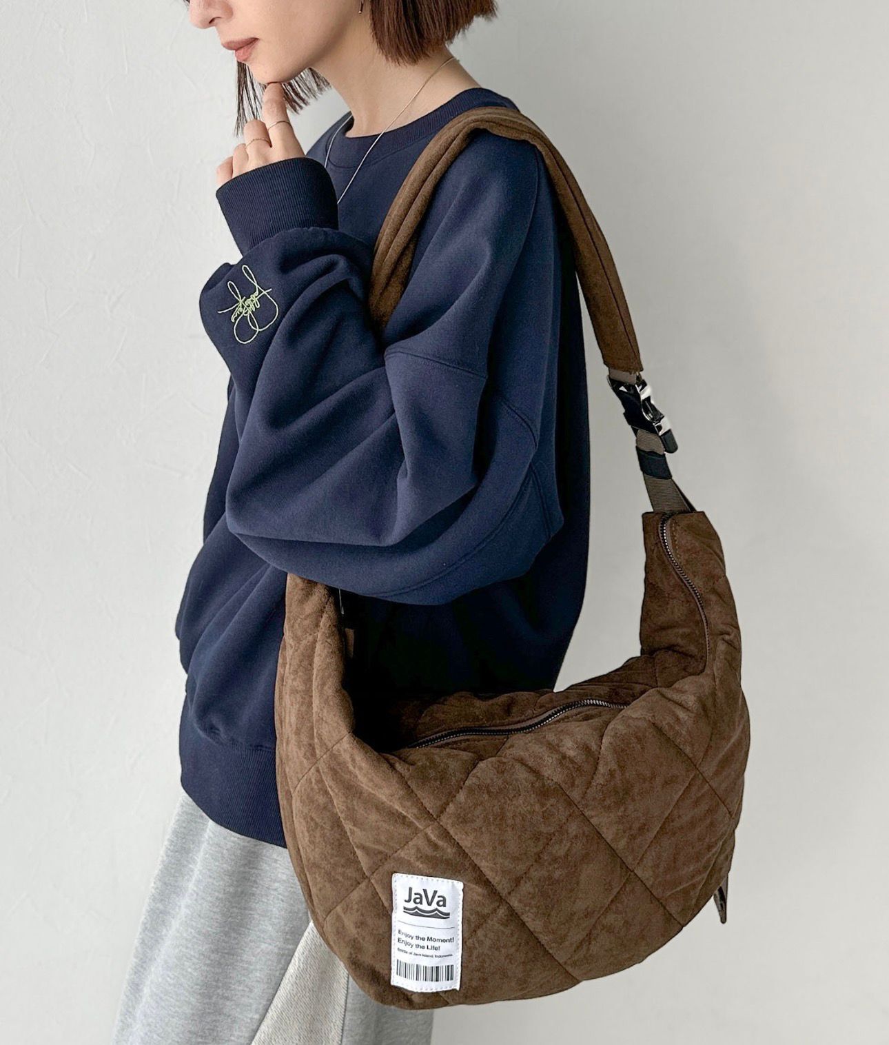 【預購】JN0305106 JaVa 復古鋪棉菱格大容量斜背包