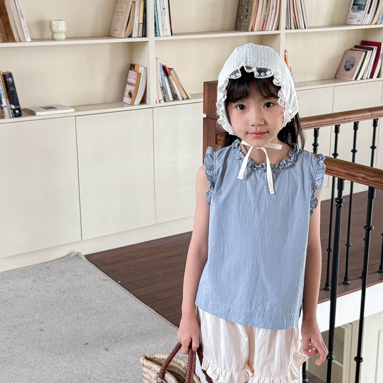 捲邊素面無袖上衣