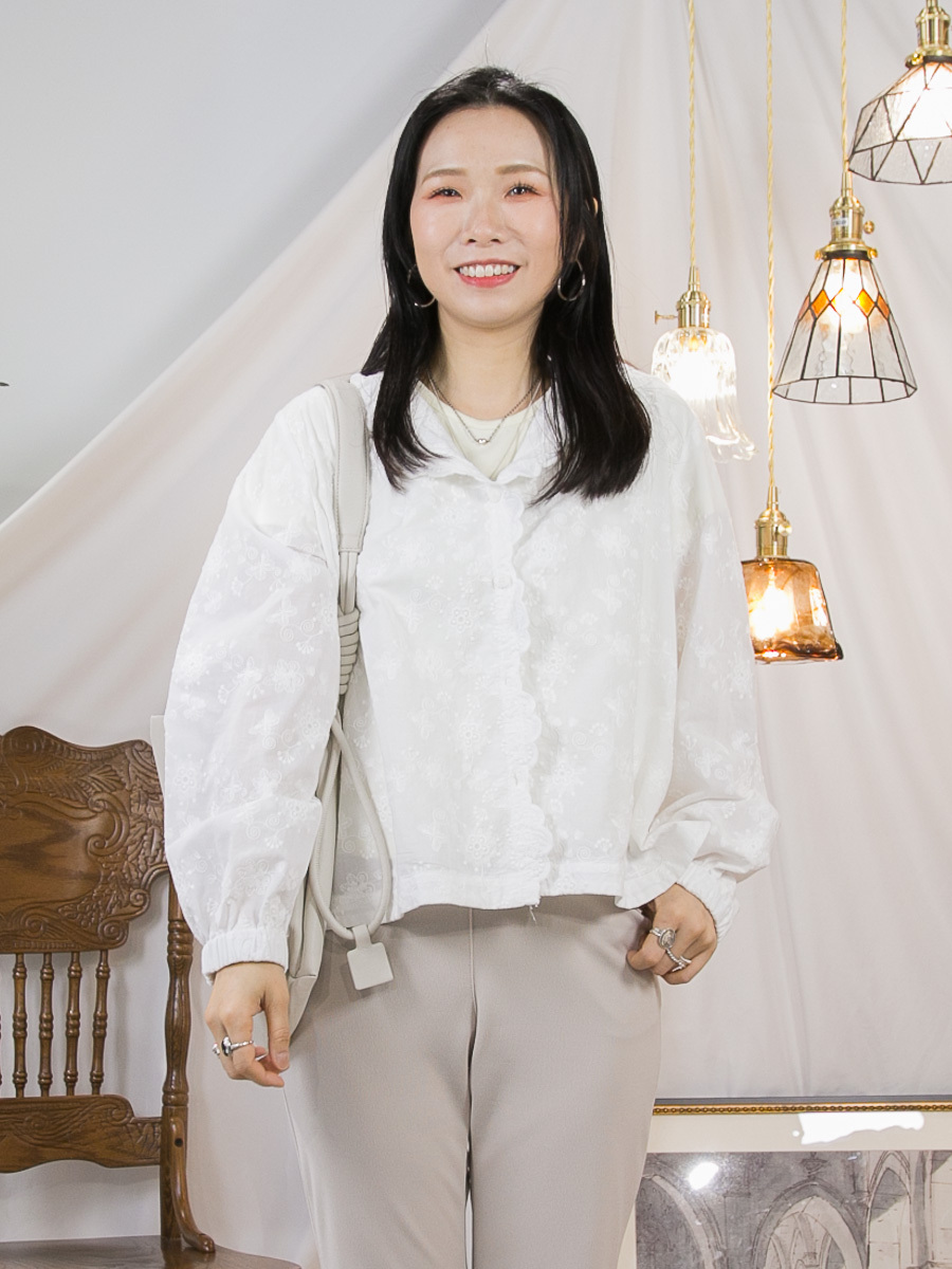 全開胸扣鈕．花花刺繡．有帽 麻棉料TOP