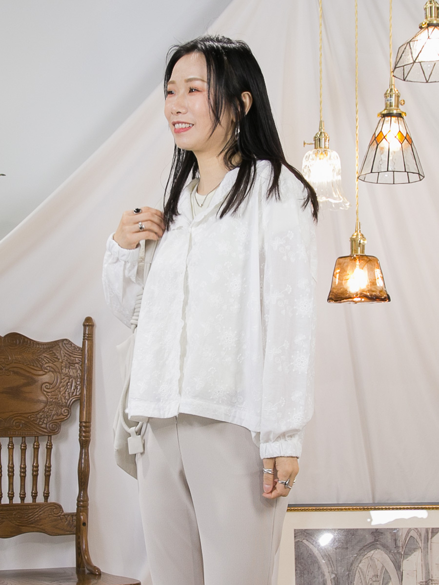 全開胸扣鈕．花花刺繡．有帽 麻棉料TOP