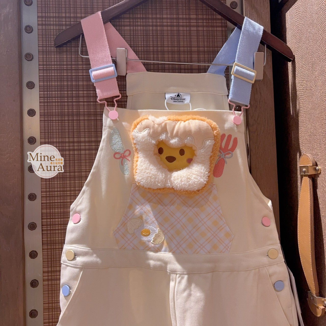 2026 小熊維尼和朋友們 春日野餐系列 小熊維尼 Winnie the Pooh 成人 連身 吊帶褲 褲子 -上海迪士尼樂園