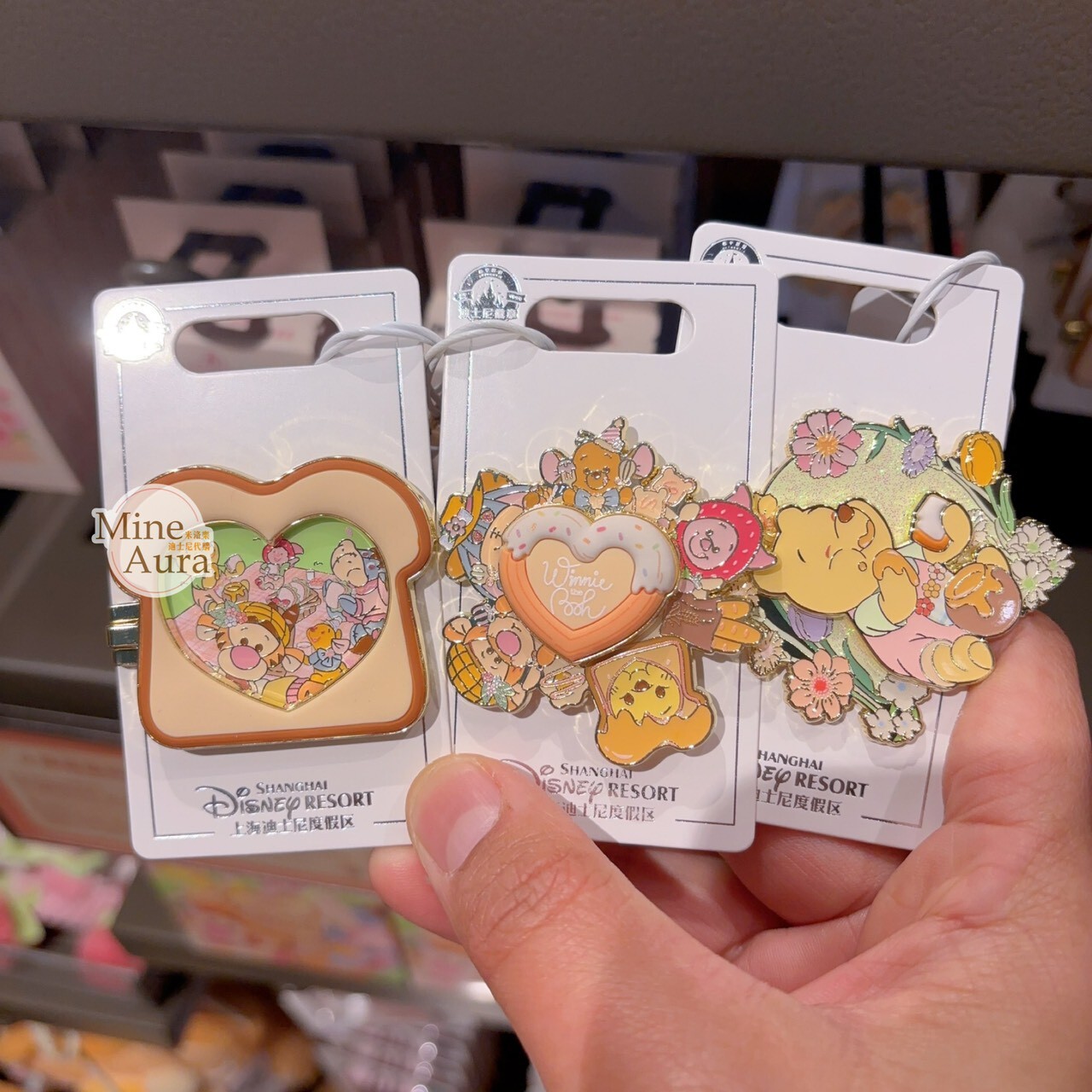 2026 小熊維尼和朋友們 春日野餐系列 翻蓋 造型 旋轉 徽章 PIN -上海迪士尼樂園