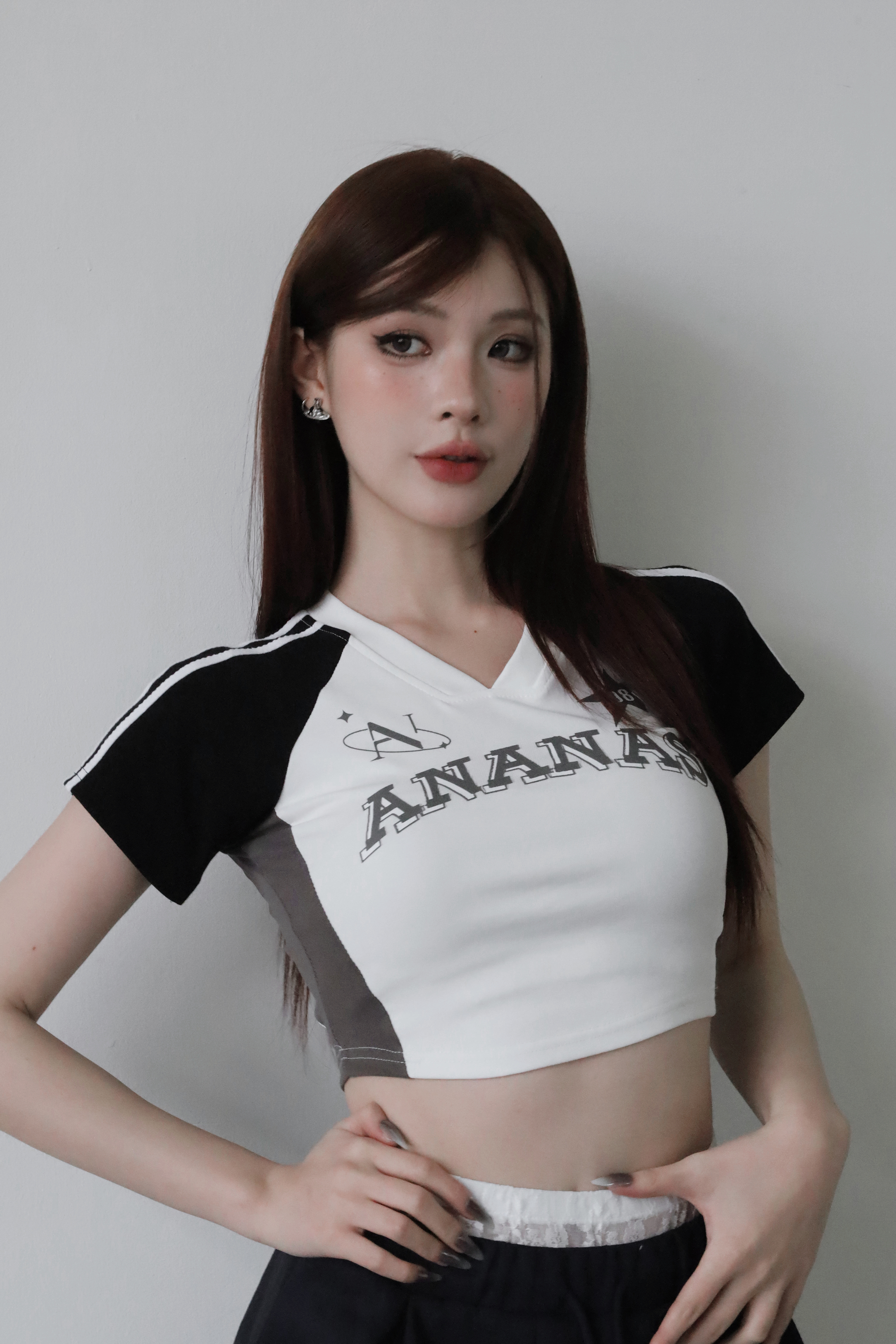 [ Ananas設計款✨] 品牌運動風短版上衣