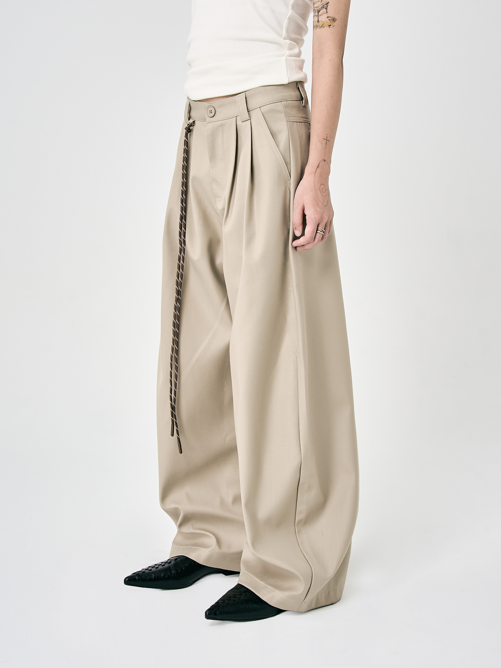 抗皺基礎綁繩西裝褲-卡其