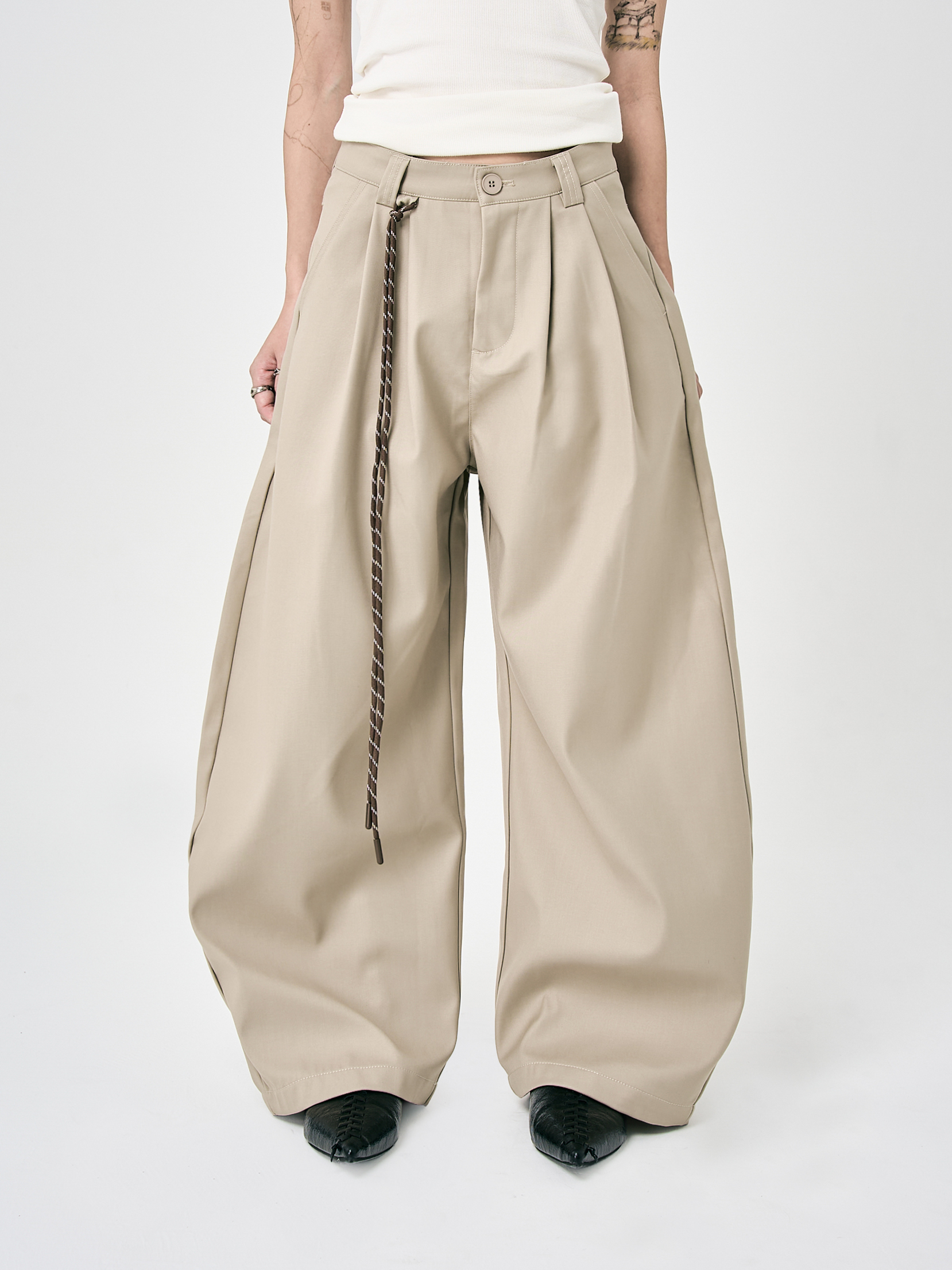 抗皺基礎綁繩西裝褲-卡其