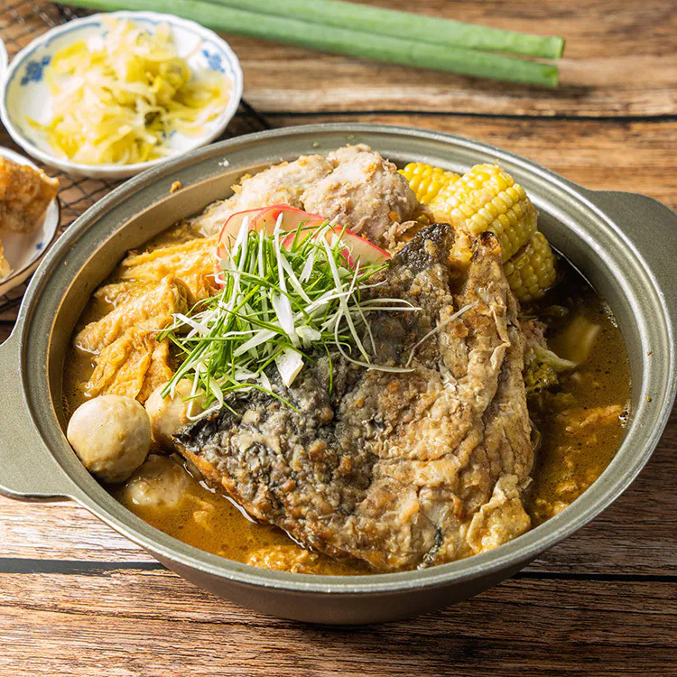 砂鍋鮭魚頭御膳海陸套組(3-4人份)砂鍋鮭魚頭+職人手作花枝滑+醬燒御膳牛三寶+好事會花生豬腳