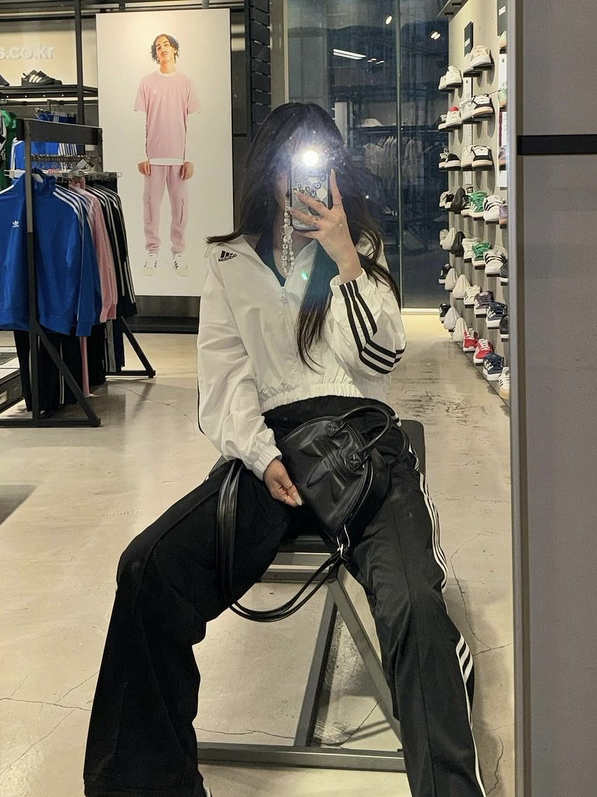 代購-Adidas 大logo 暗黑風 韓國限定 單肩 側背 手提包  黑色