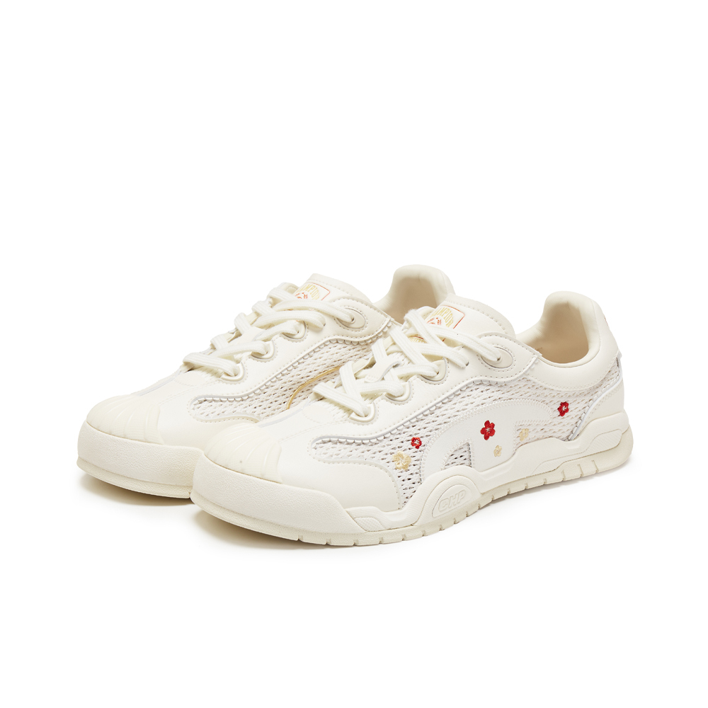 女款-Floral Crown Street 薄底休閒冠貝鞋-奶白/亞麻色（U6BFCTW17A1）