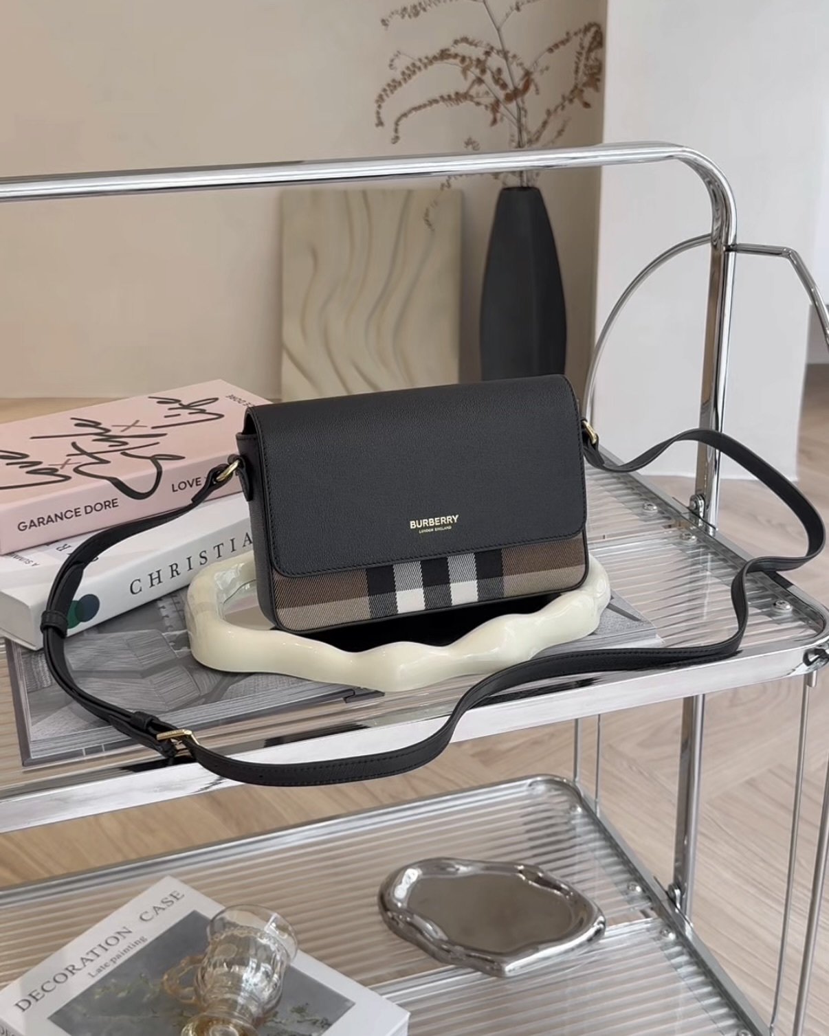 BURBERRY｜經典格紋皮革小郵差包 黑色